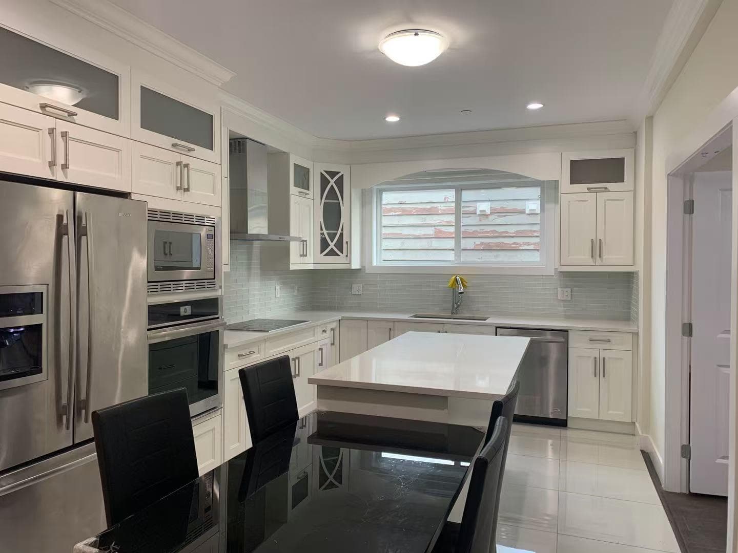 Main and Above - 13766 North Bluff Road, Surrey, V4B 3B9 — photo 3
