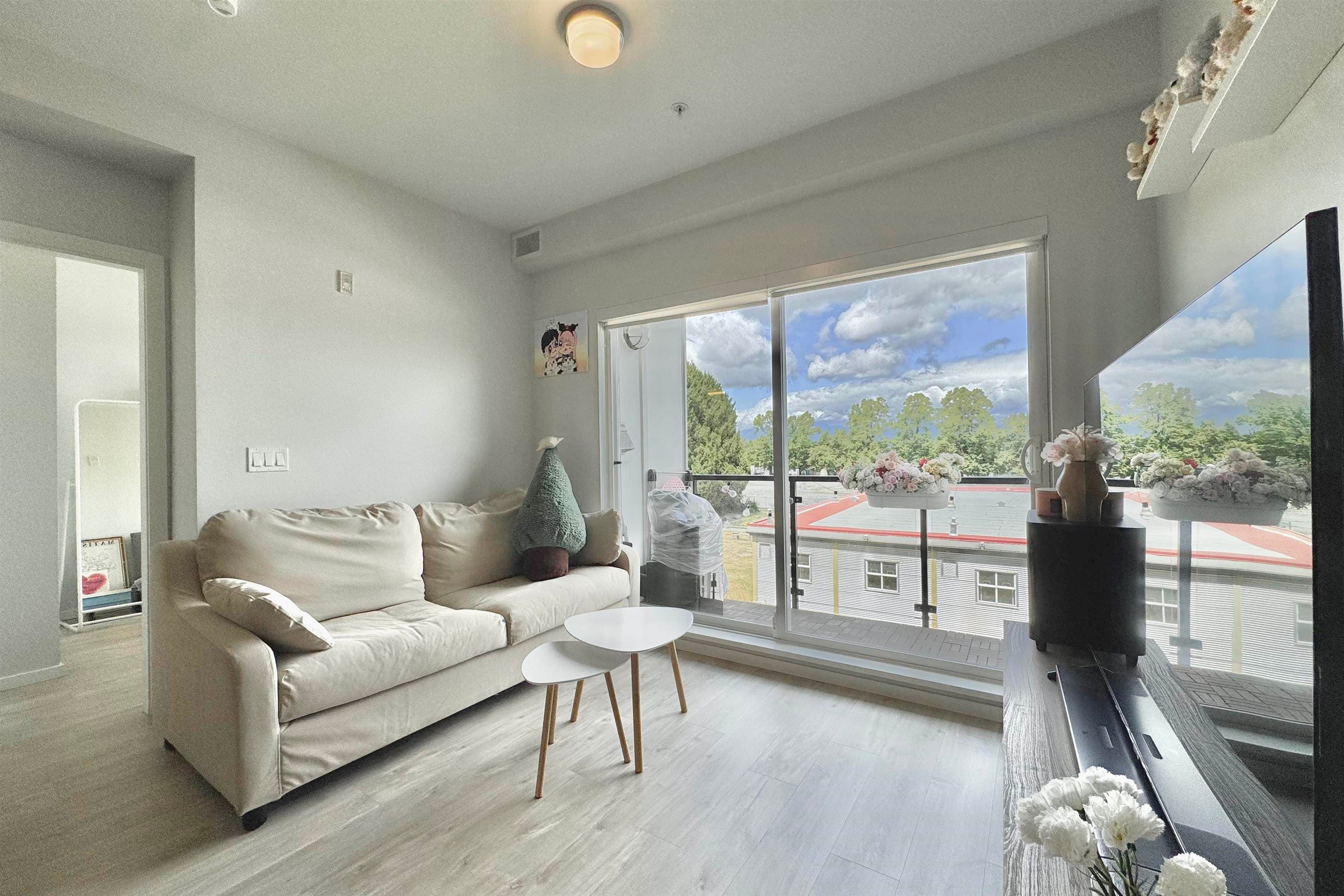 227 - 6283 Kingsway, Burnaby, V5J 0H3 — photo 2