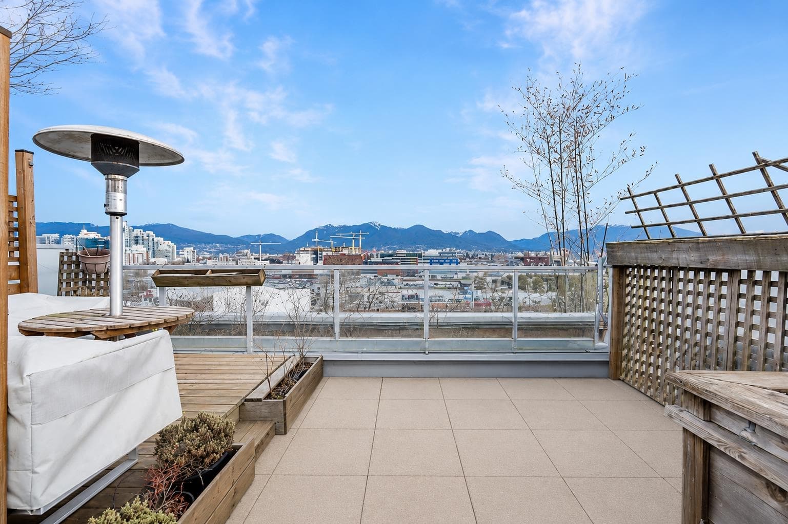 708 - 384 E 1st Avenue, Vancouver, V5T 0G5 — photo 1
