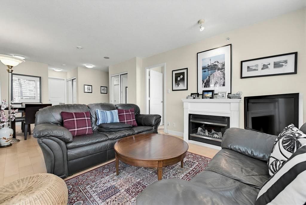 1604 - 850 Royal Avenue, New Westminster, V3M 1A6 — photo 2