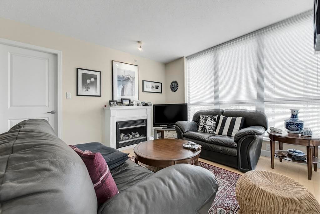 1604 - 850 Royal Avenue, New Westminster, V3M 1A6 — photo 3