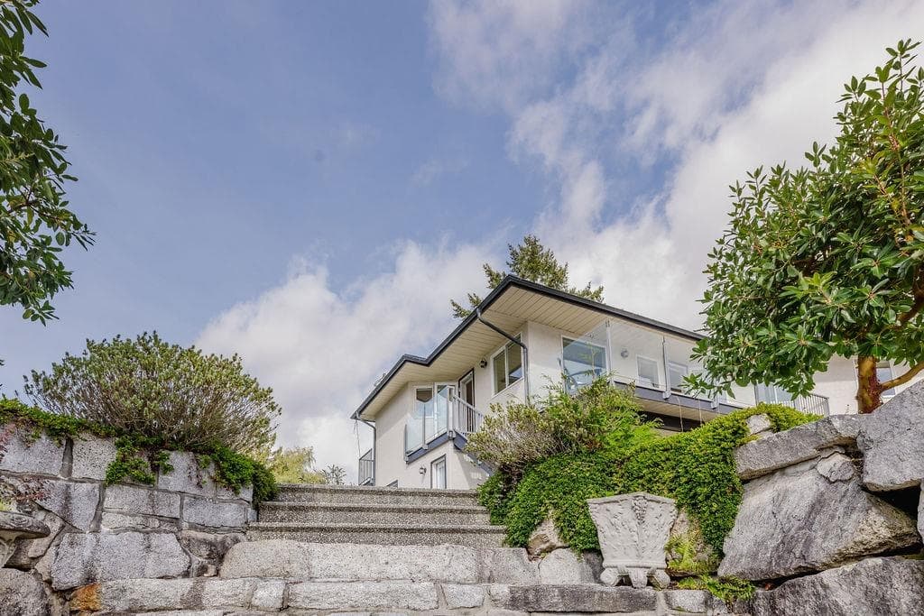 5620 Mintie Road, Halfmoon Bay, V7Z 1E8 — photo 2
