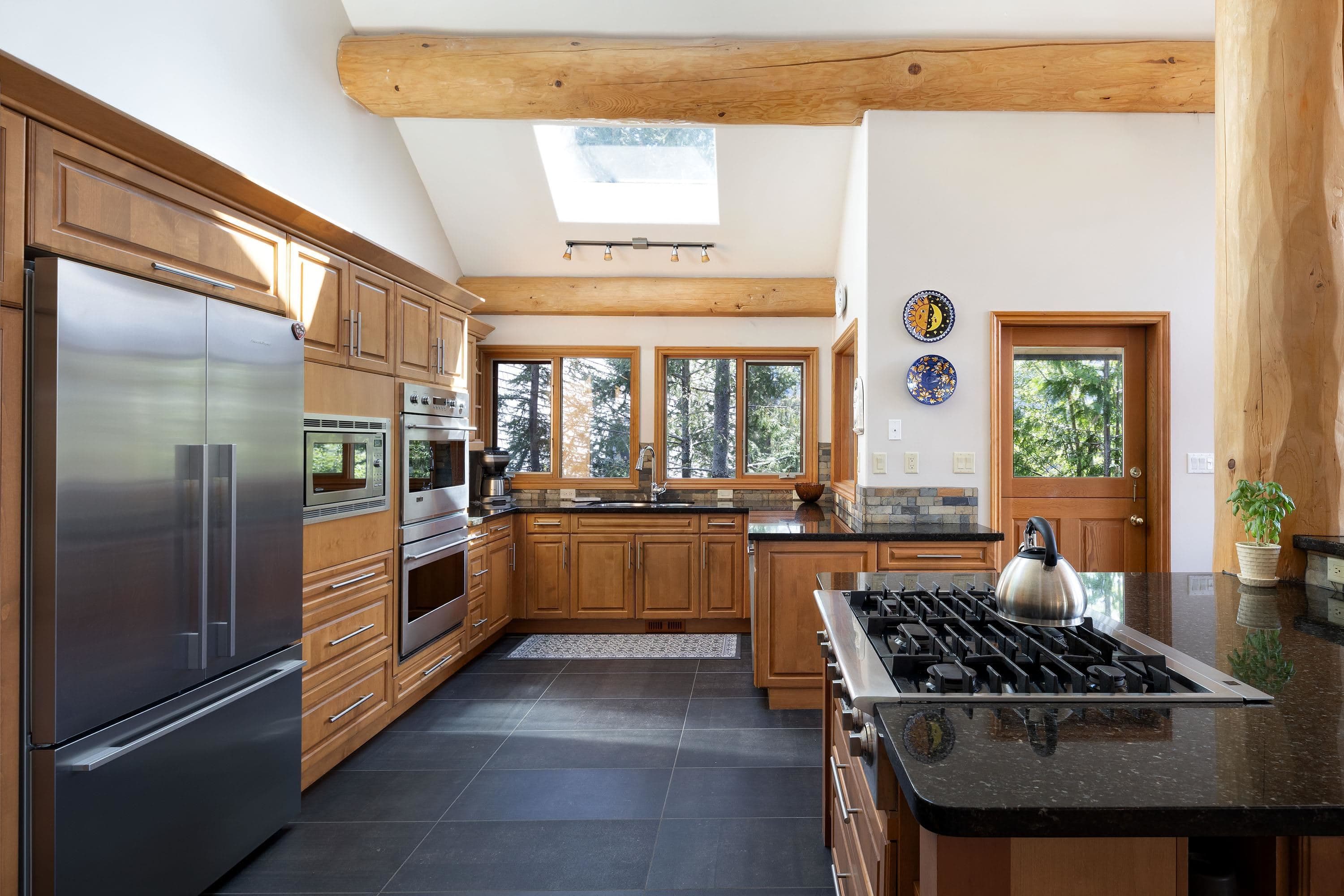 9503 Emerald Drive, Whistler, V8E 0G5 — photo 2