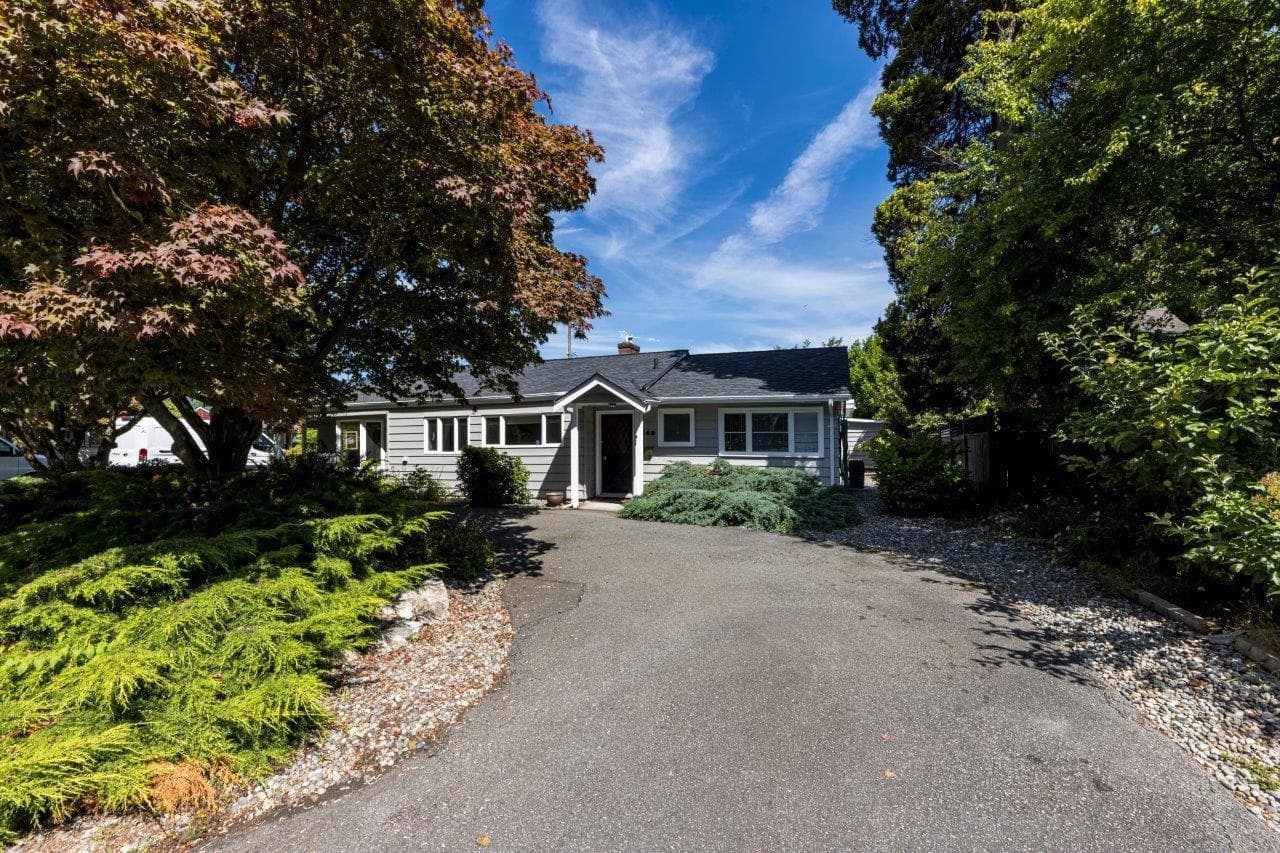 1140 Pinewood Crescent, North Vancouver