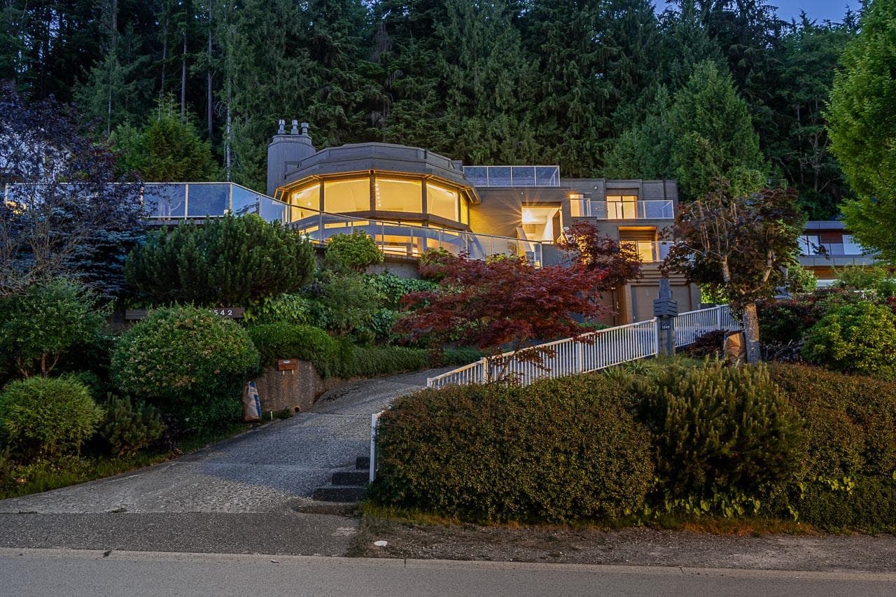 1542 Chartwell Drive, West Vancouver, V7S 2S1 — photo 1