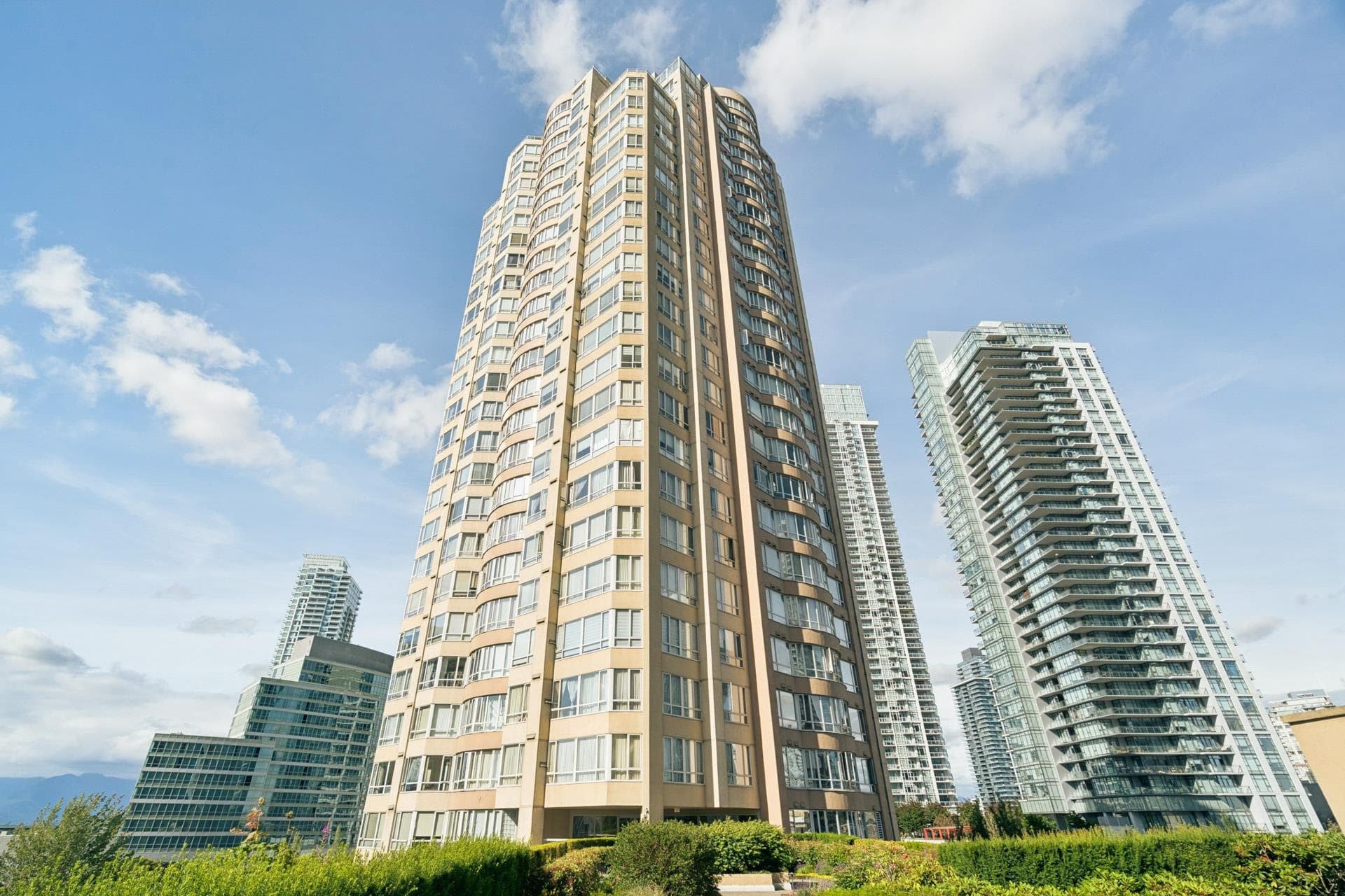 2205 - 6220 Mckay Avenue, Burnaby, V5H 4M8 — photo 1