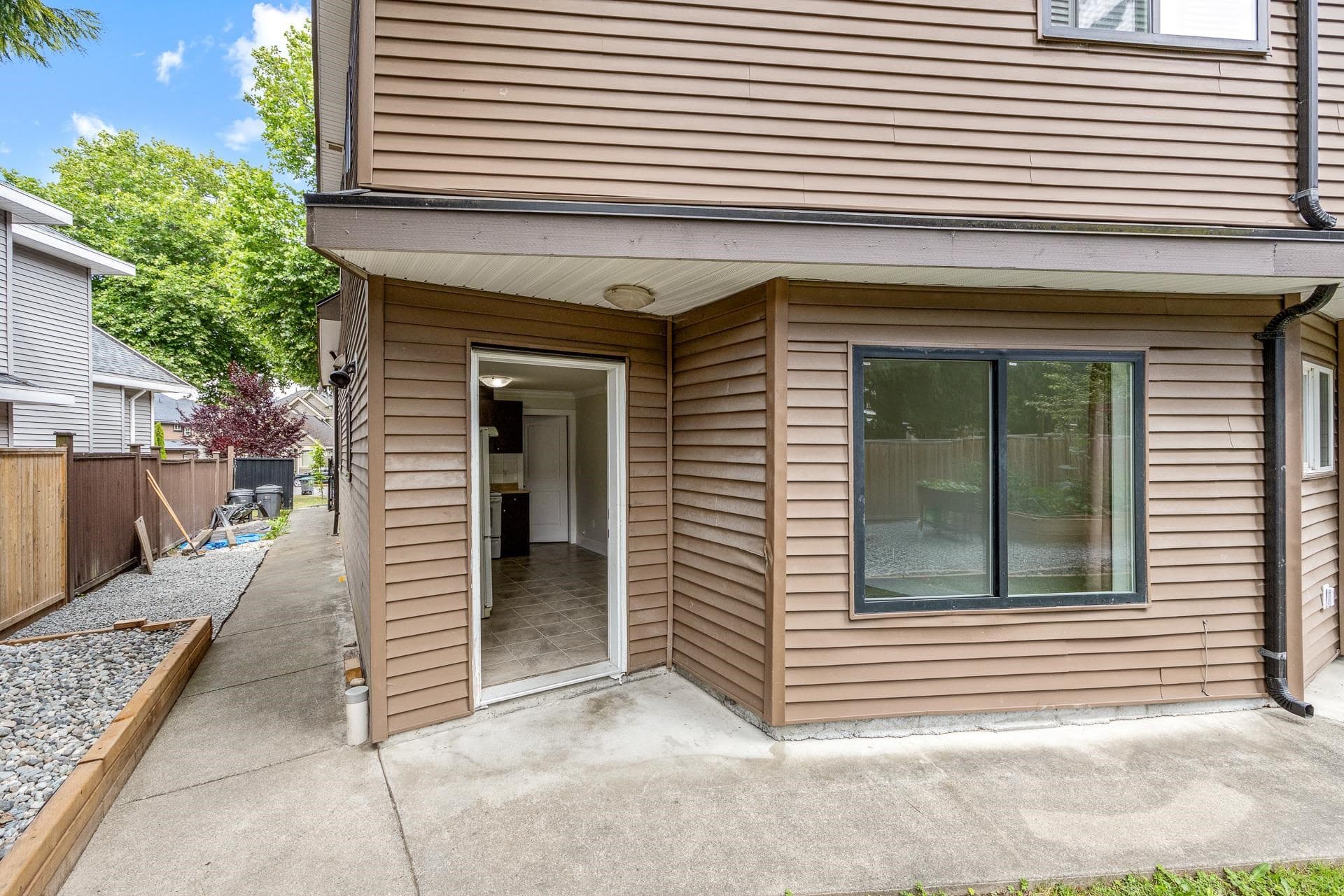 , Surrey — photo 2