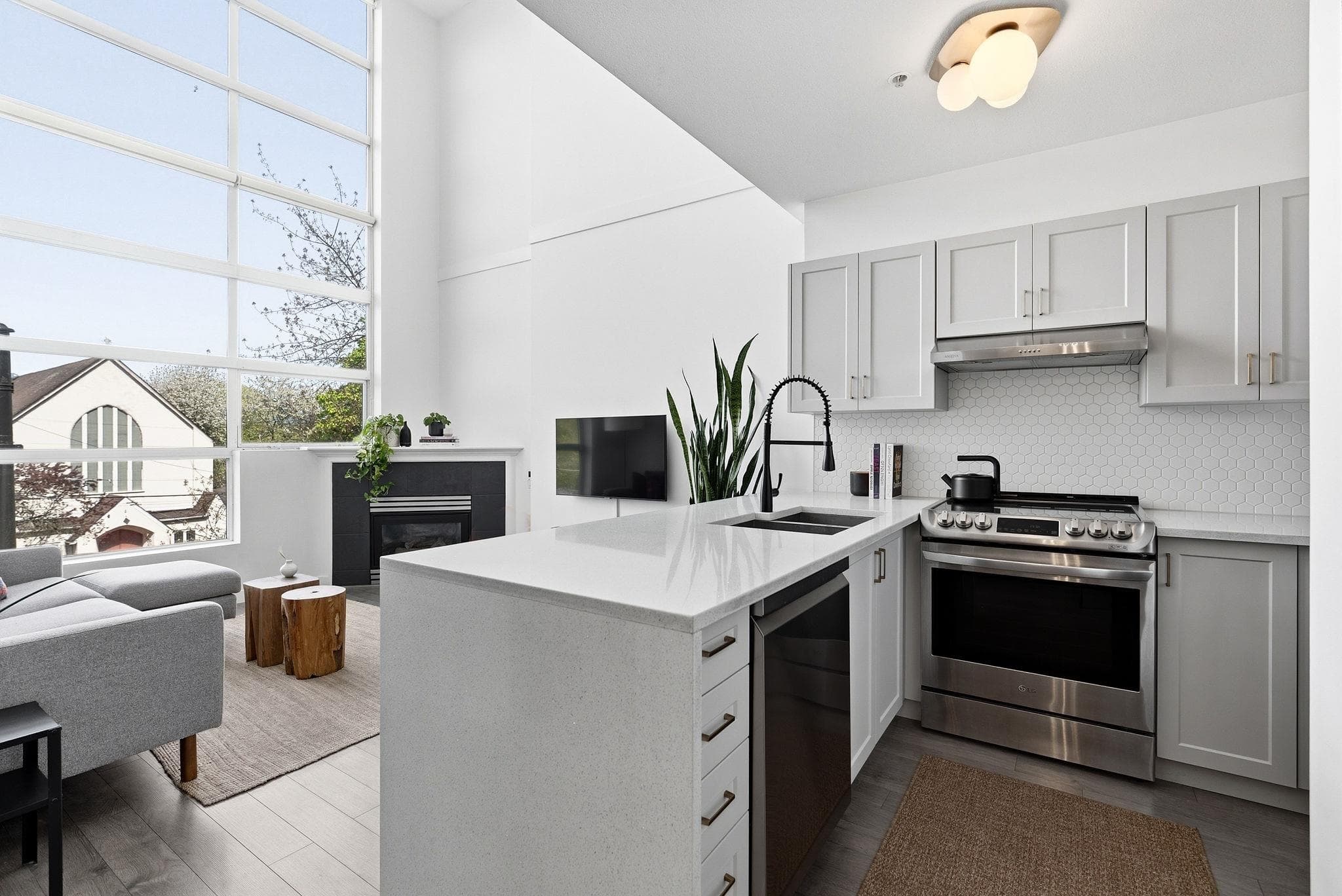 327 - 418 E Broadway, Vancouver