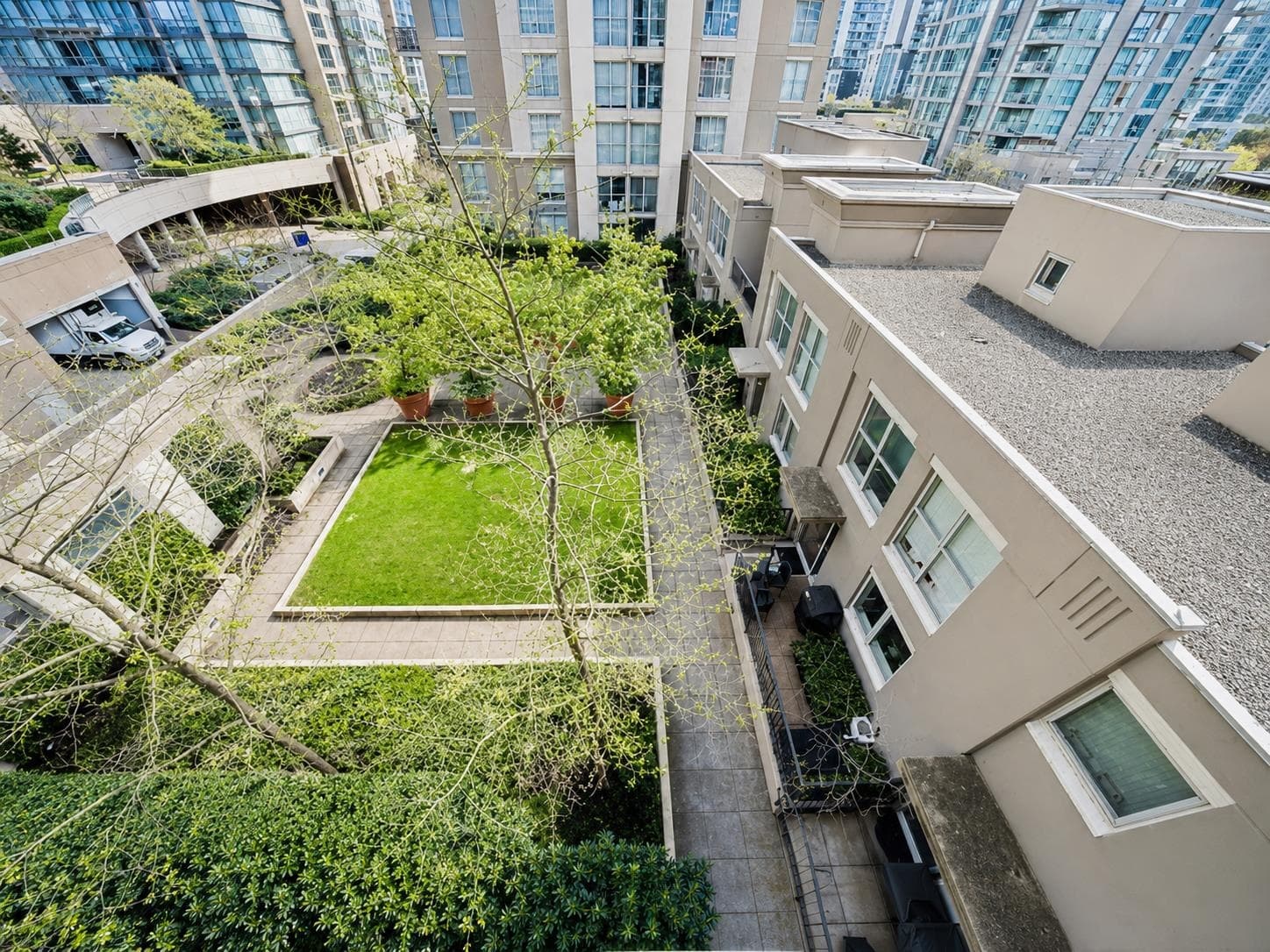 605 - 989 Richards Street, Vancouver, V6B 6R6 — photo 3