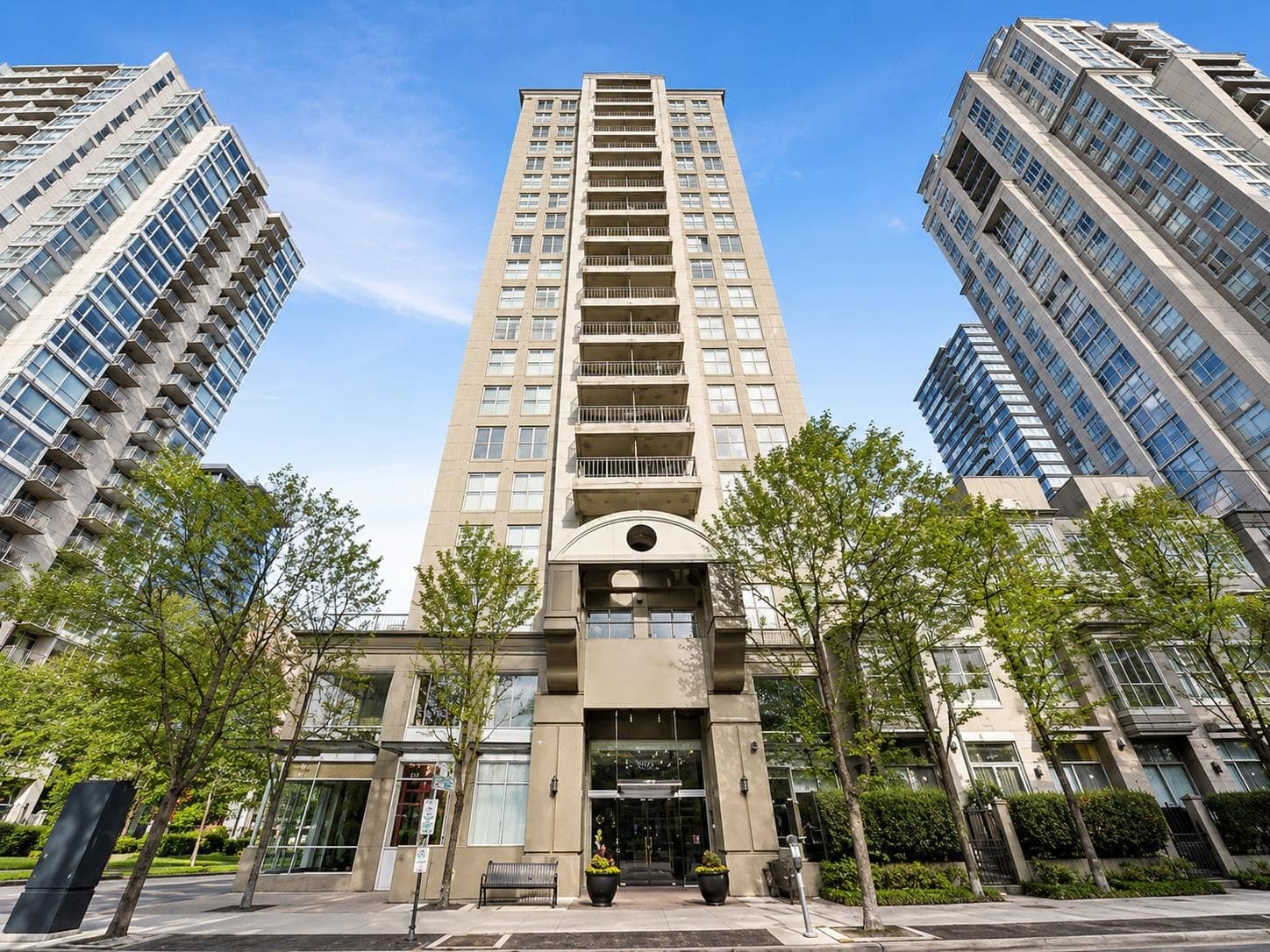 605 - 989 Richards Street, Vancouver, V6B 6R6 — photo 1