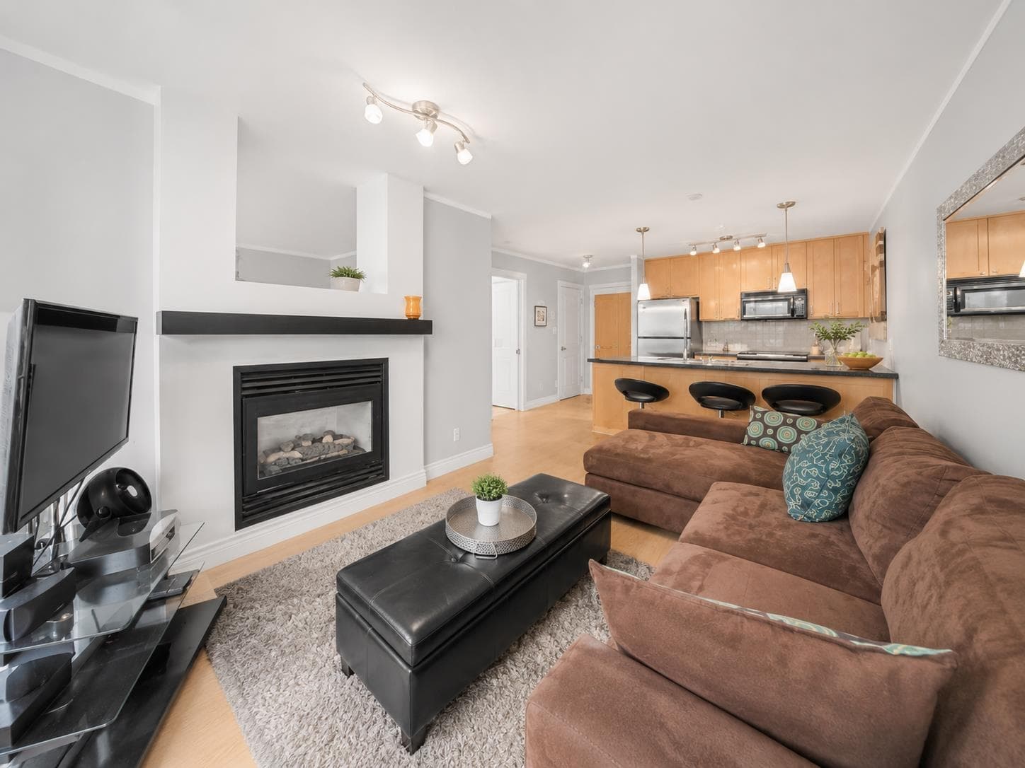 605 - 989 Richards Street, Vancouver, V6B 6R6 — photo 4