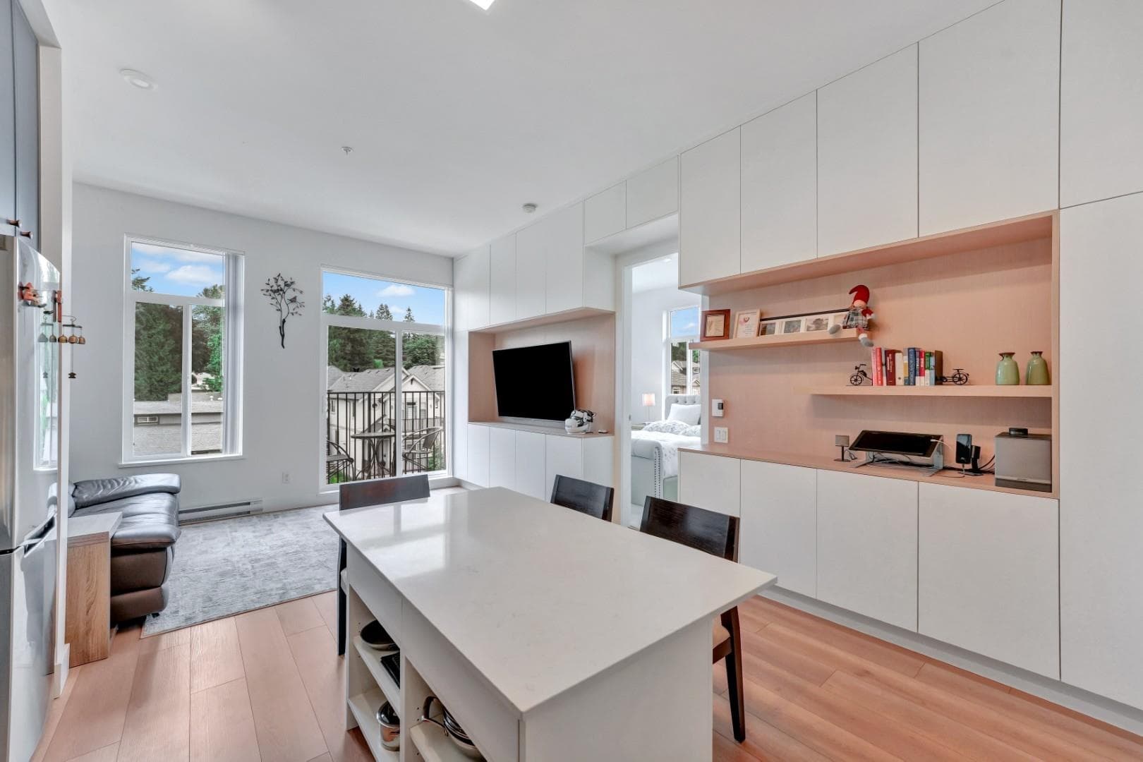 404 - 718 Edgar Avenue, Coquitlam, V3K 0H2 — photo 1