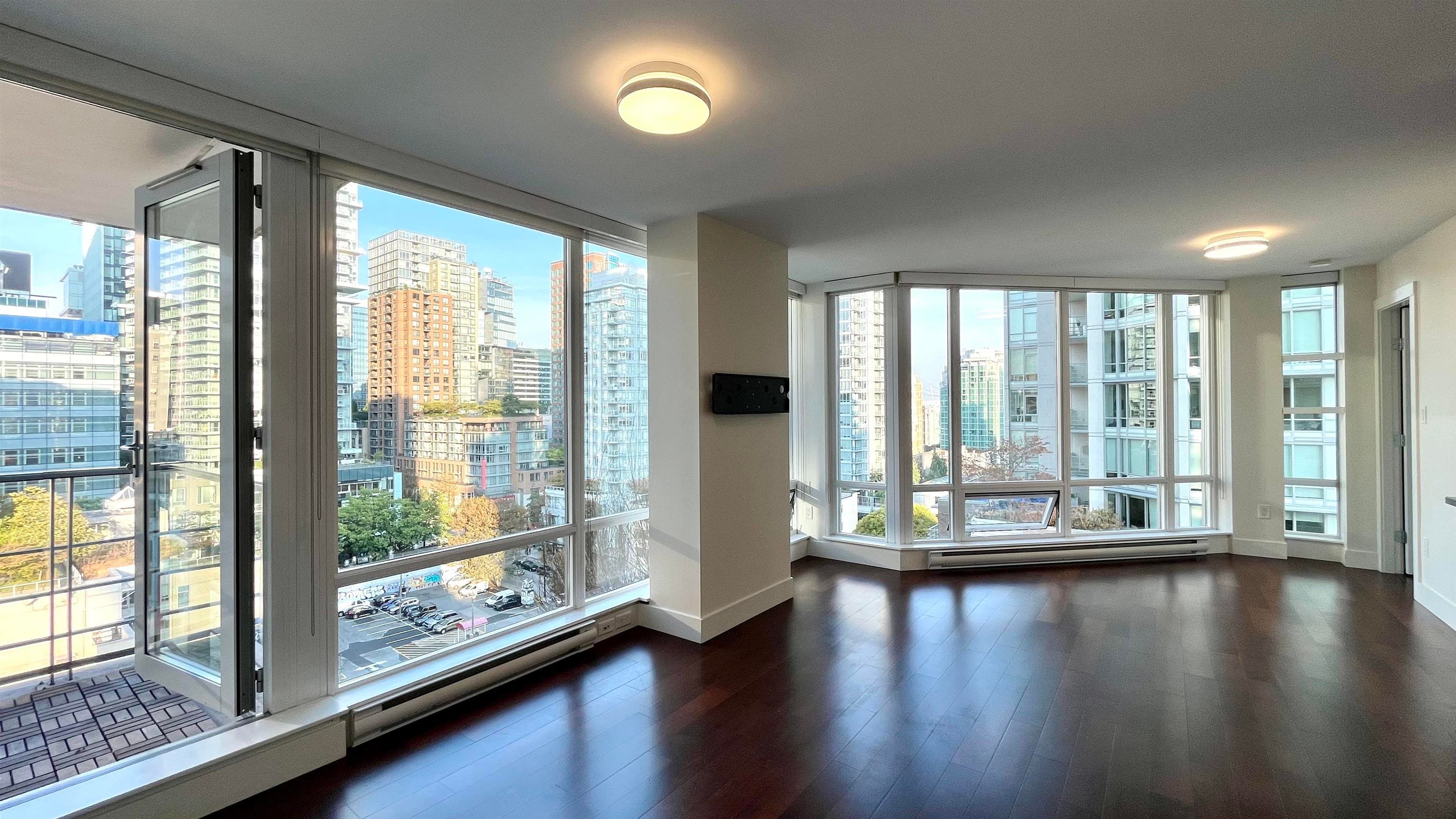 1107 - 565 Smithe Street, Vancouver, V6B 0E4 — photo 2