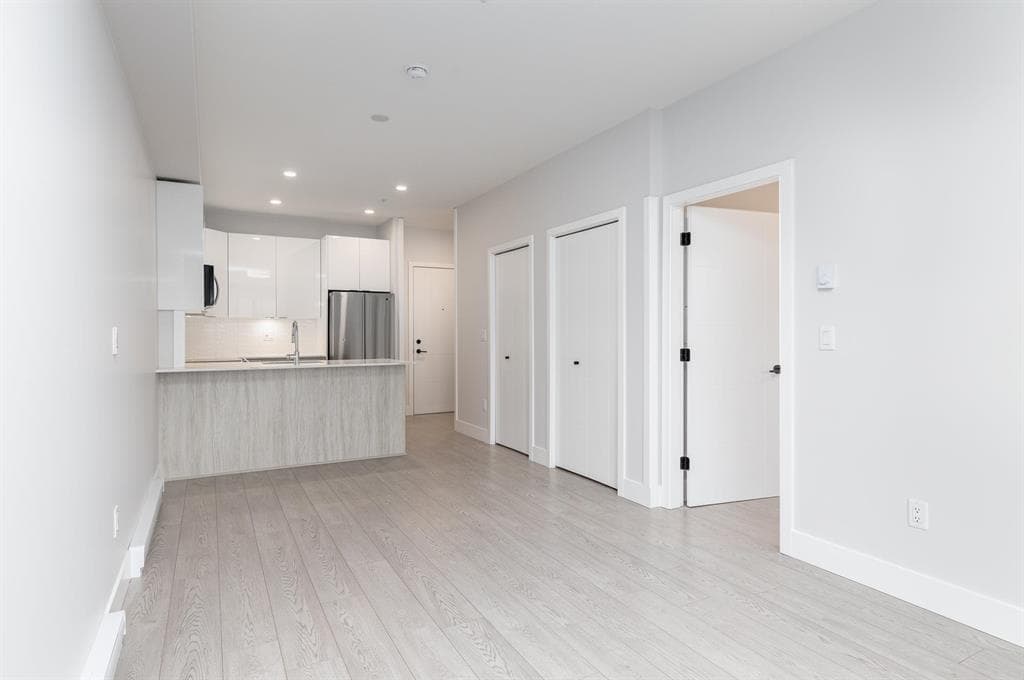 10X - 5486 199a Street, Langley, V3A 0N6 — photo 2