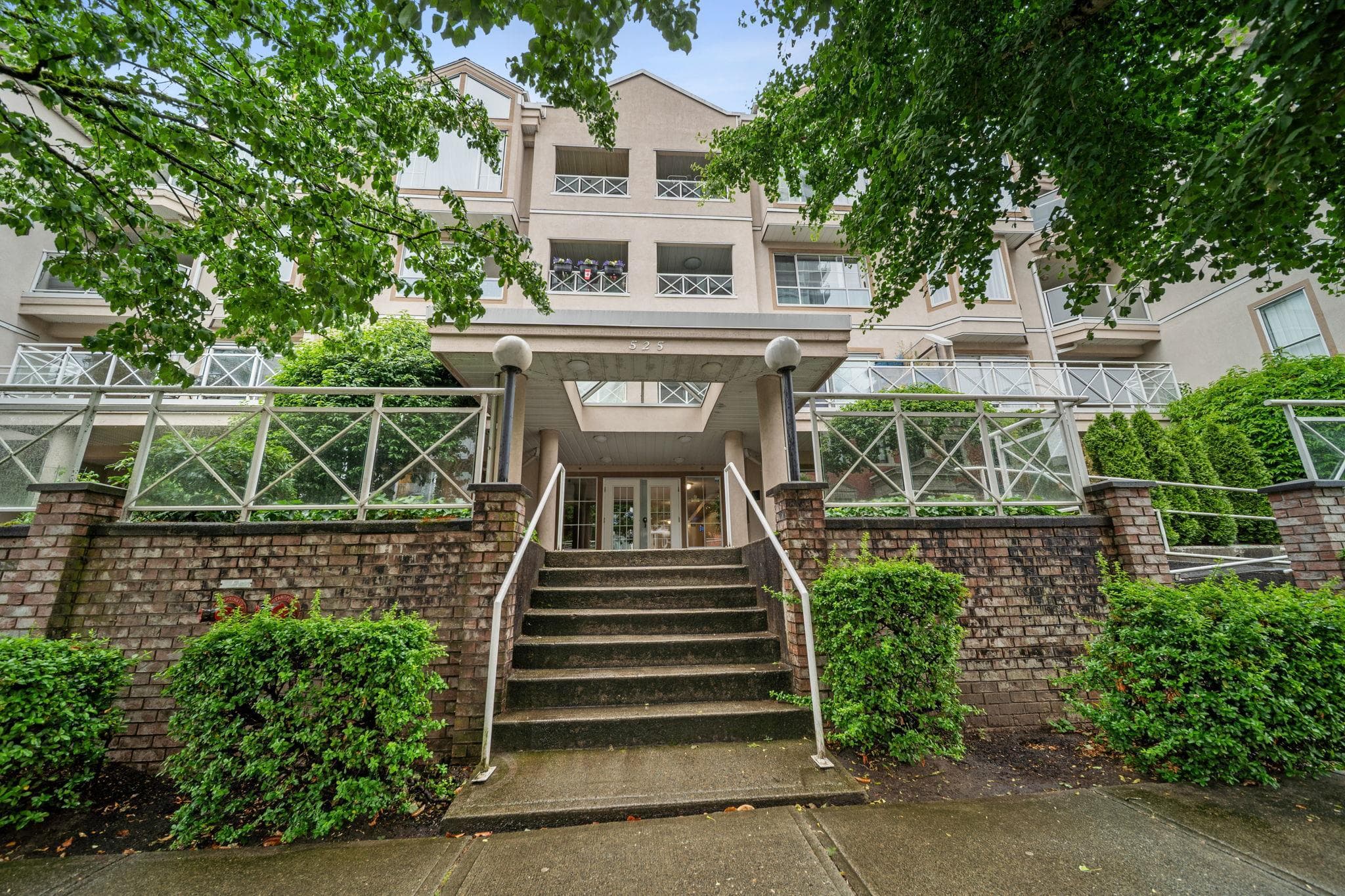 412 - 525 Agnes Street, New Westminster, V3L 1G2 — photo 2