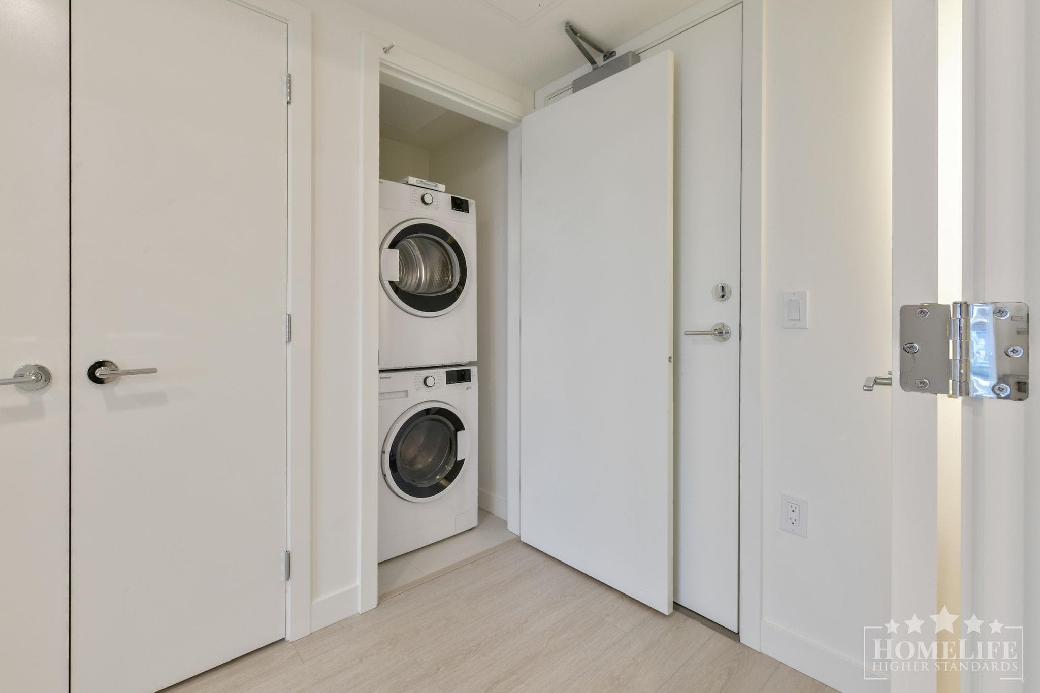 1004 - 13675 107a Avenue, Surrey, V3T 2H2 — photo 4