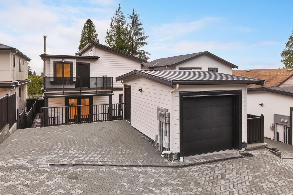 806 Montroyal Boulevard, North Vancouver, V7R 2G6 — photo 2