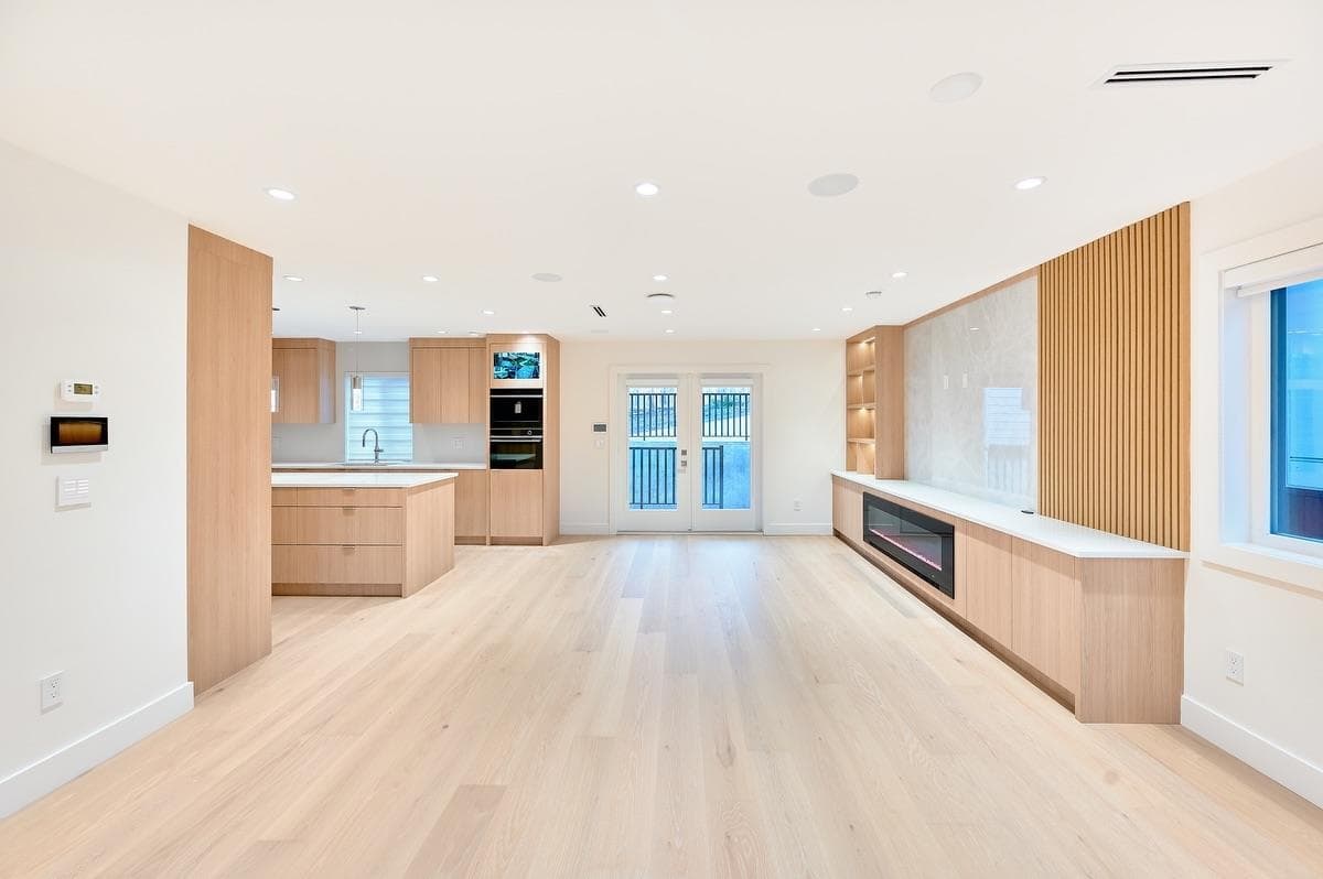 806 Montroyal Boulevard, North Vancouver, V7R 2G6 — photo 3