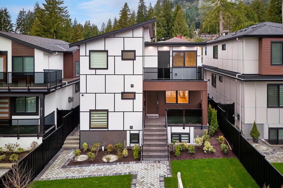 806 Montroyal Boulevard, North Vancouver, V7R 2G6 — photo 1
