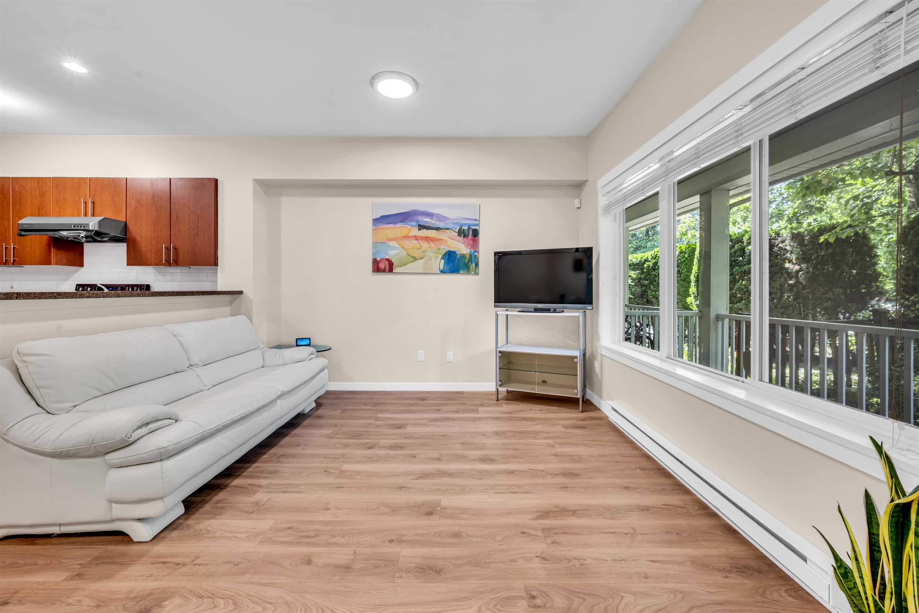 8 - 7136 18th Avenue, Burnaby, V3N 1H1 — photo 4