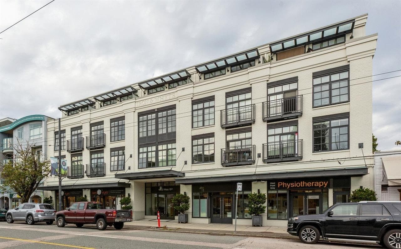 203 - 4355 W 10th Avenue, Vancouver