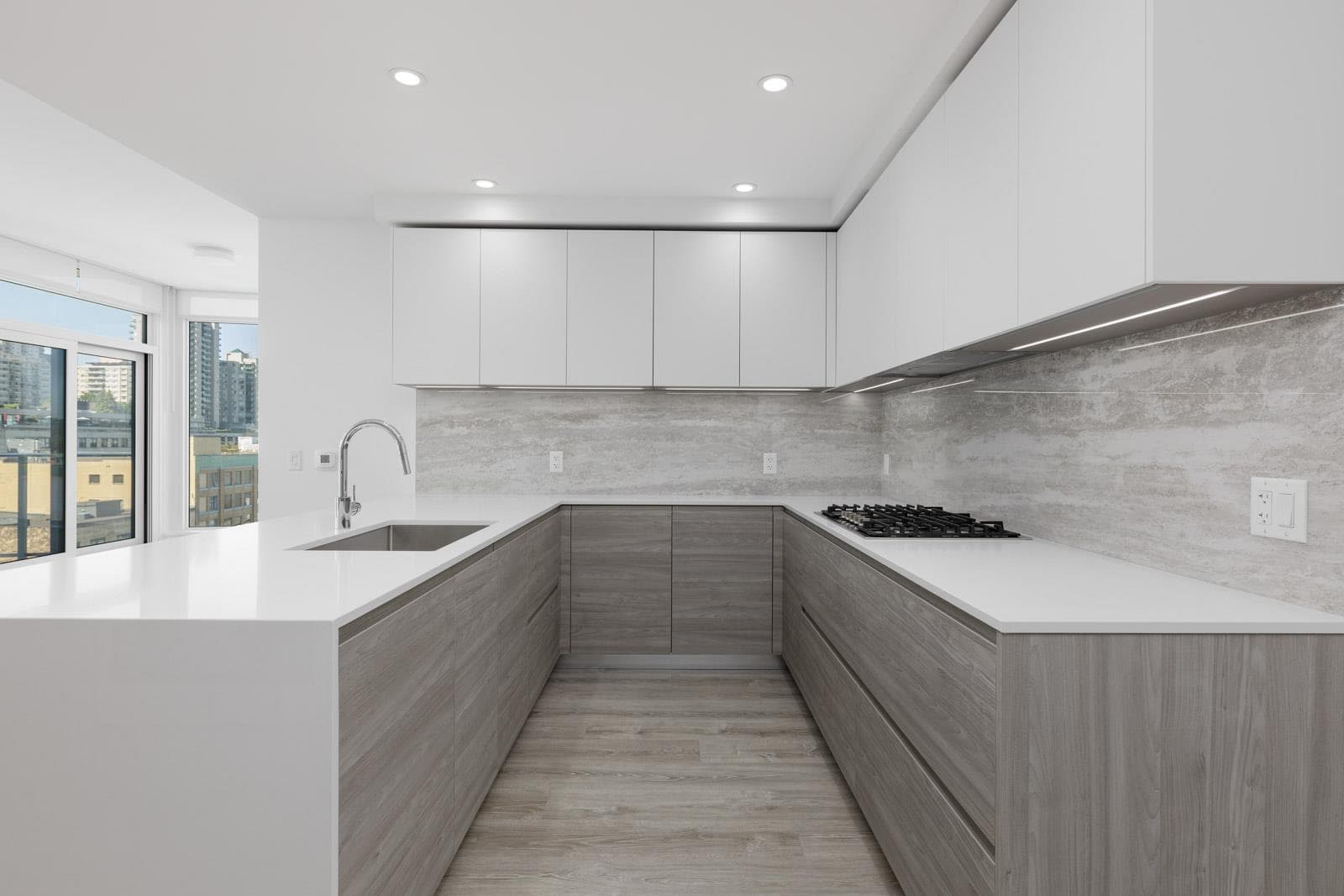 703 - 660 Quayside Drive, New Westminster, V3M 0P1 — photo 1