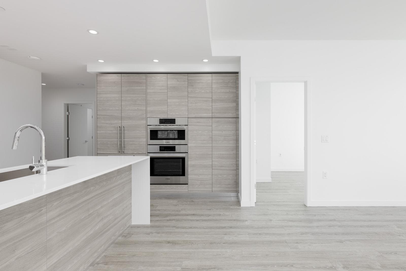 703 - 660 Quayside Drive, New Westminster, V3M 0P1 — photo 4