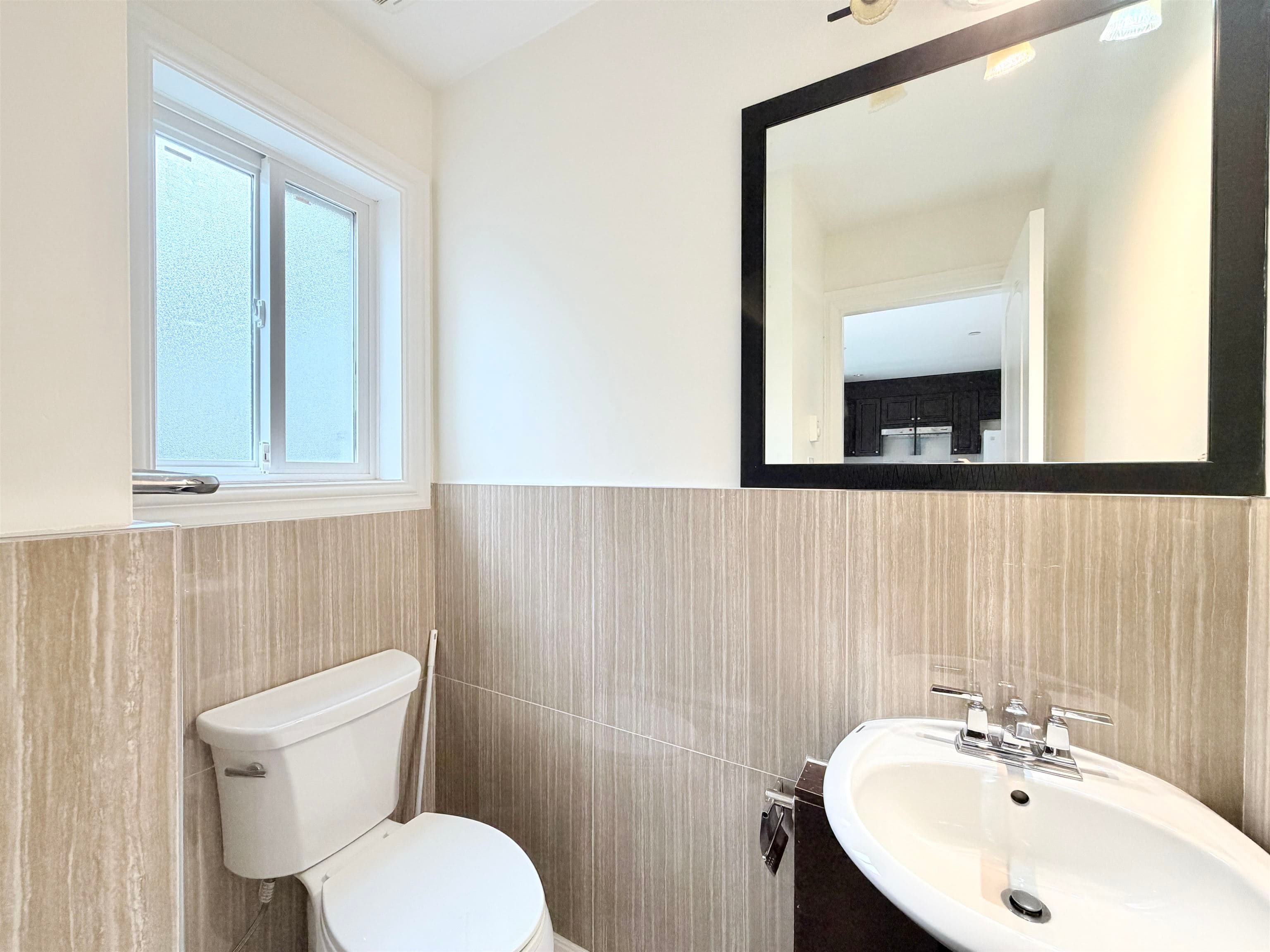 7456 Humm Street, Vancouver, V5P 4B8 — photo 2