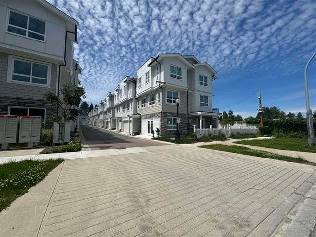 30 - 8181 135a Street, Surrey, V3W 3N8 — photo 2