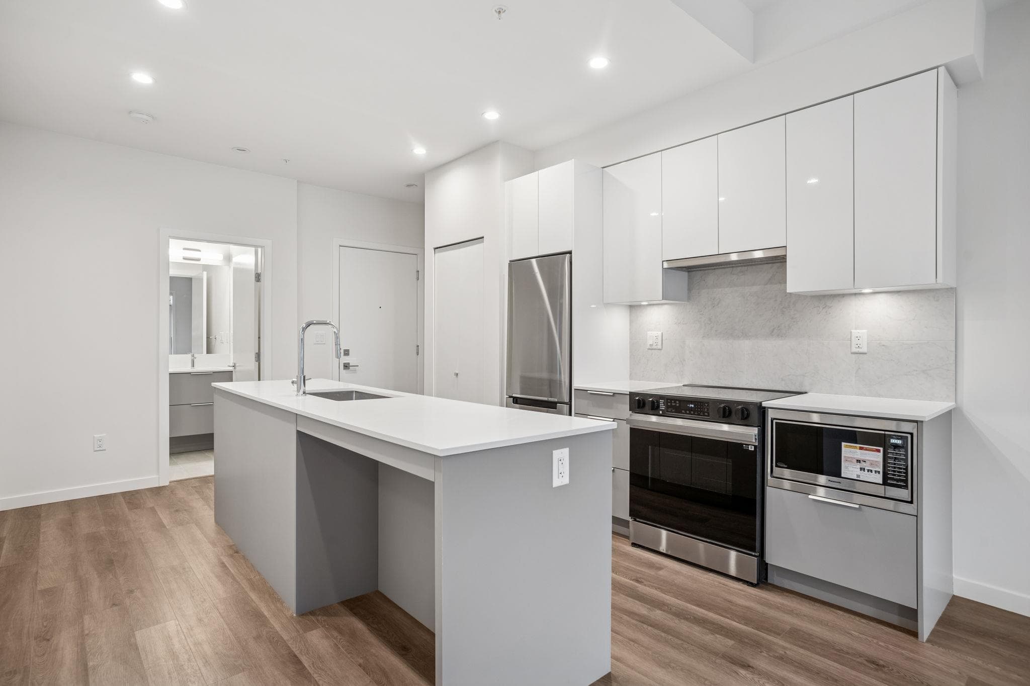 109 - 14257 103a Avenue, Surrey, V3T 1T1 — photo 3