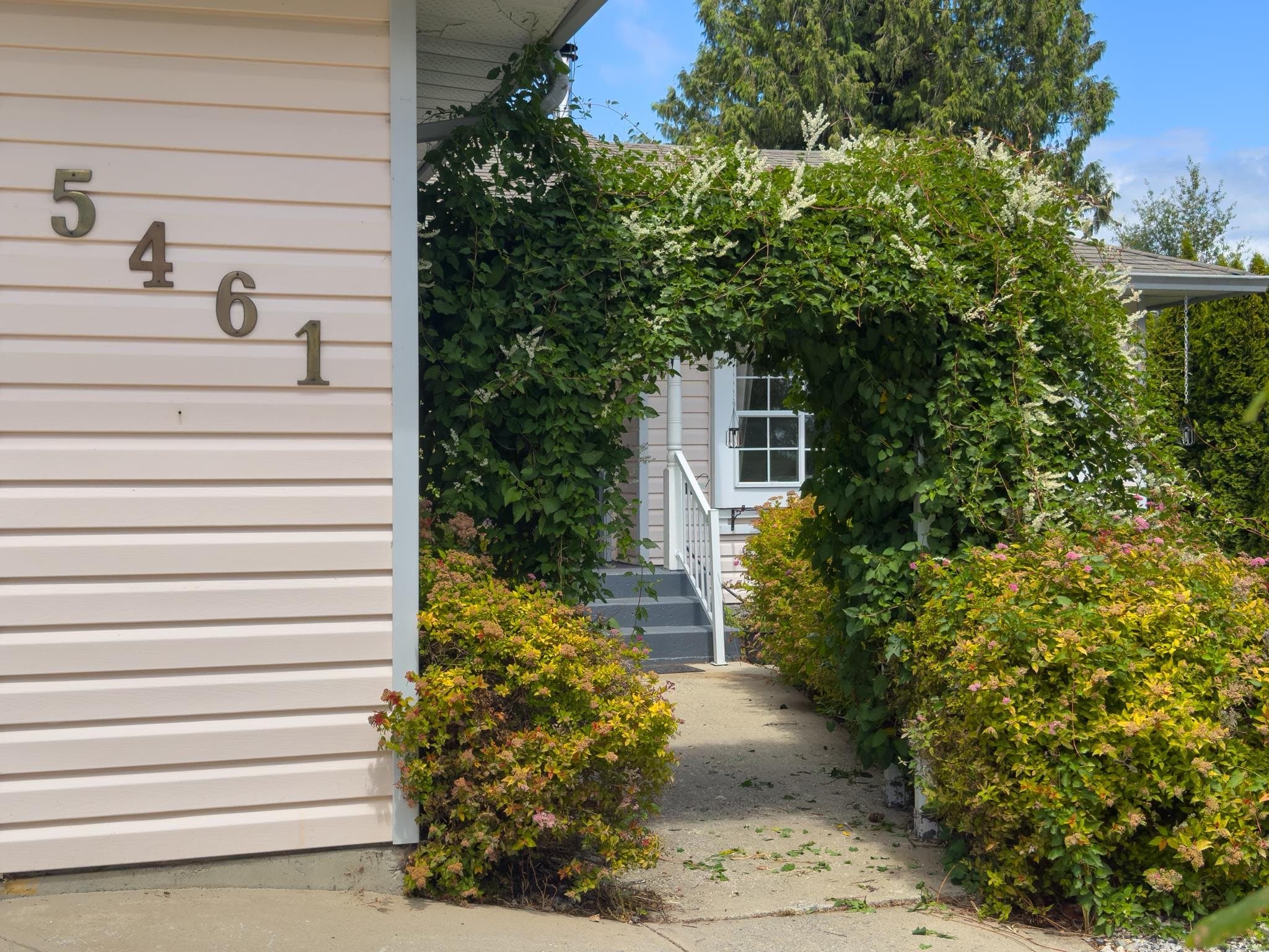 5461 Carnaby Place, Sechelt