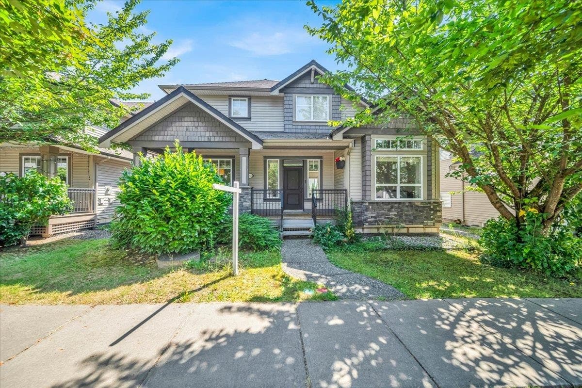 7032 195a Street, Surrey, V4N 5Z2 — photo 1