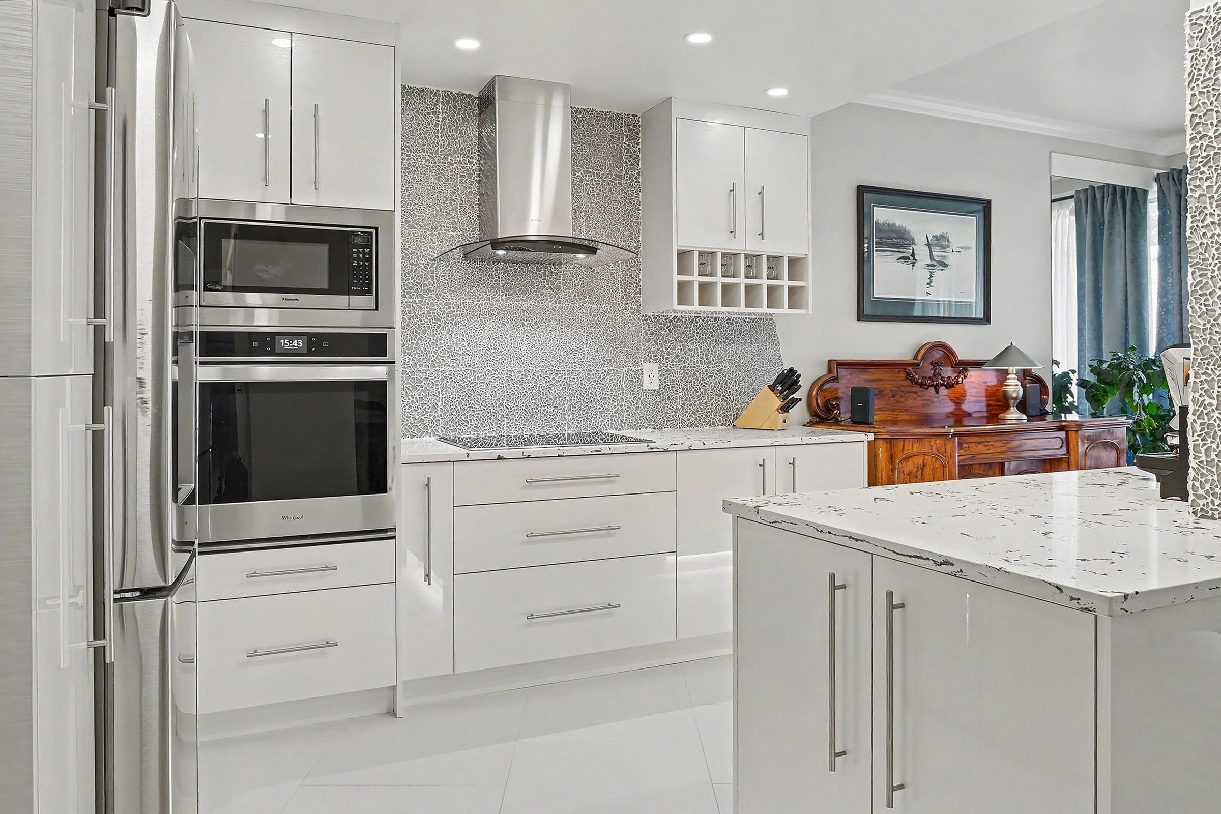 208 - 1765 Martin Drive, Surrey
