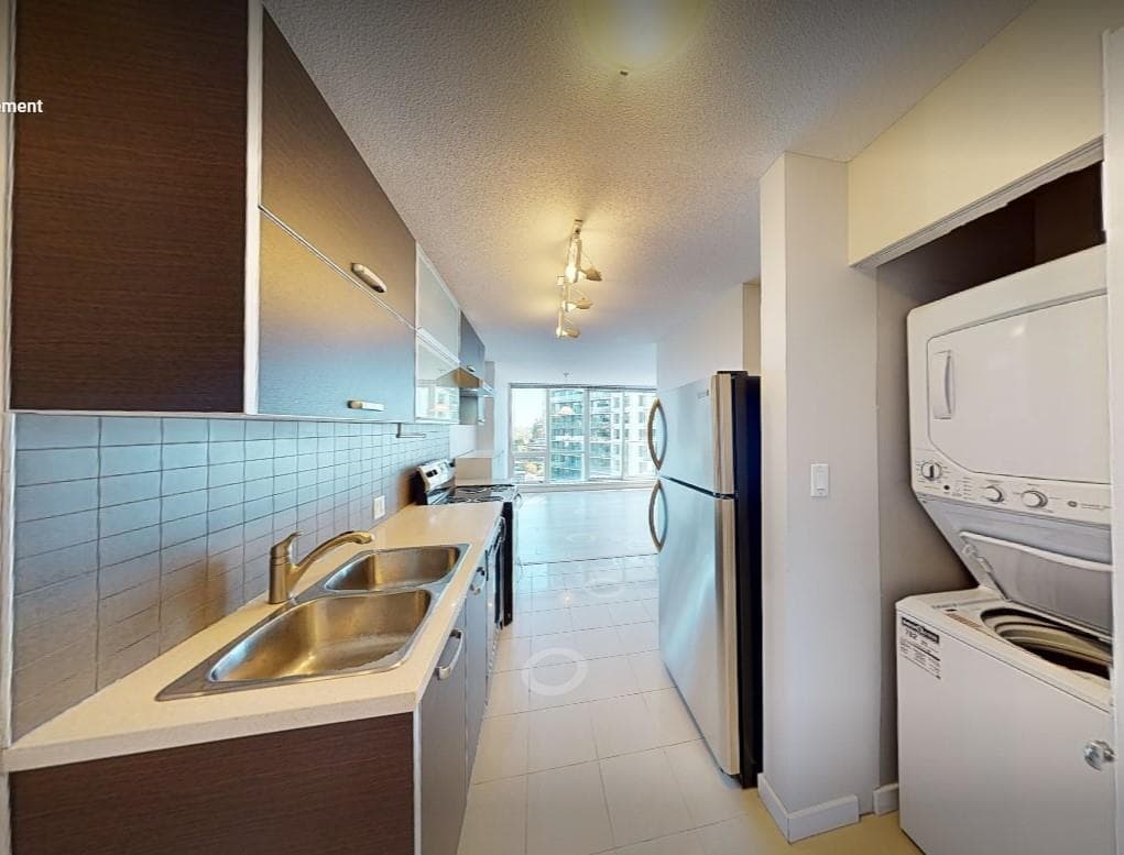 7xx - 9981 Whalley Boulevard, Surrey, V3T 0G6 — photo 2
