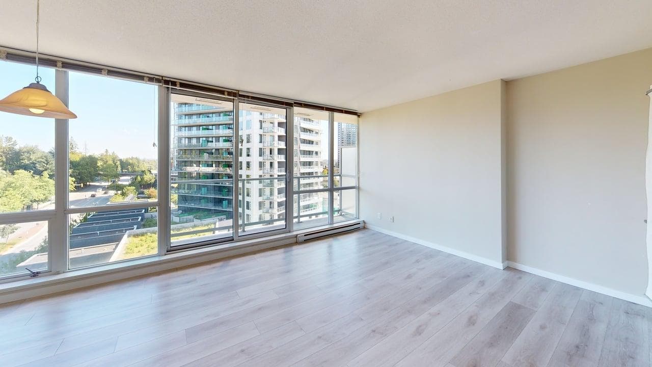 7xx - 9981 Whalley Boulevard, Surrey, V3T 0G6 — photo 4