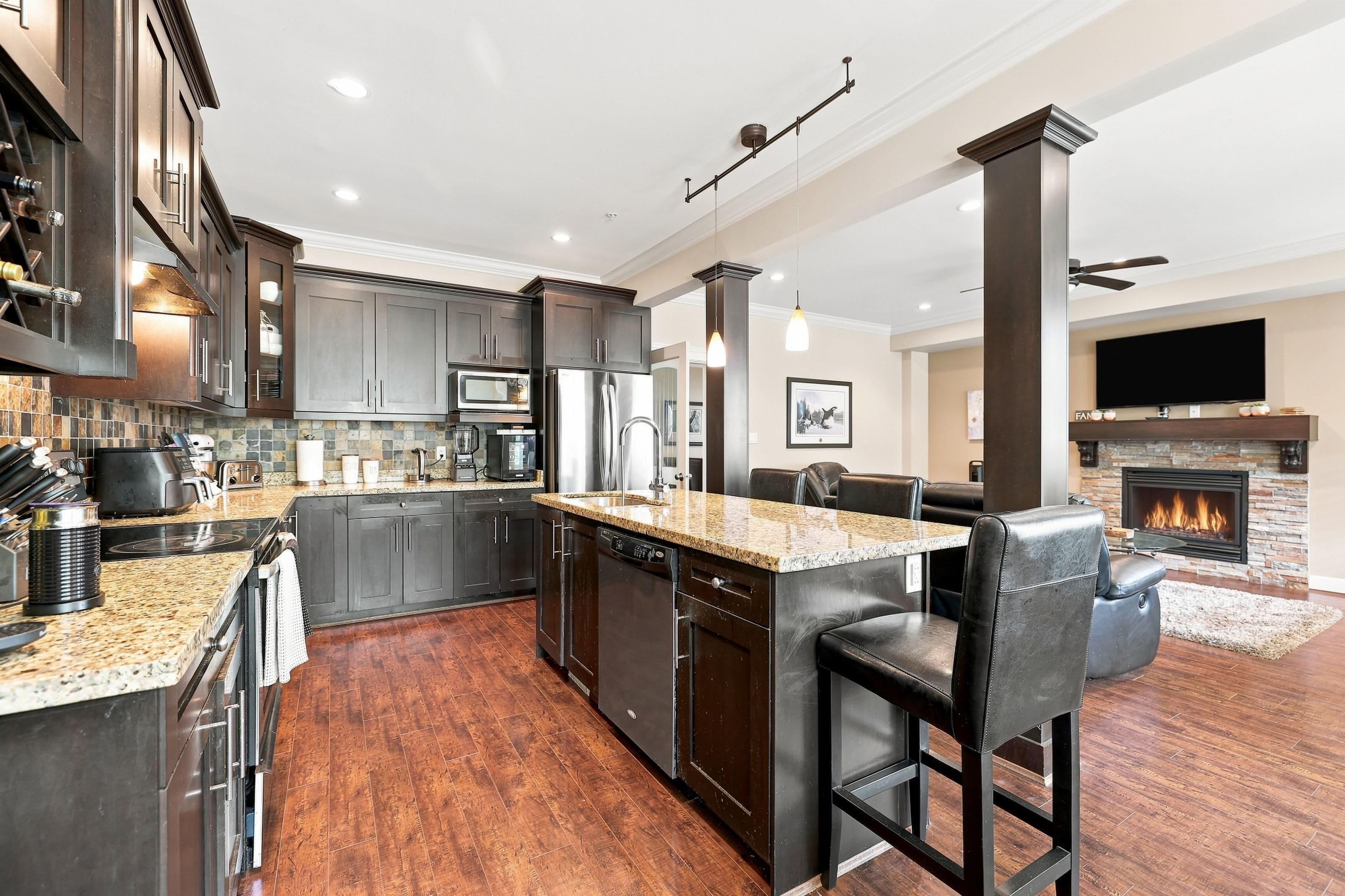 24176 104 Avenue, Maple Ridge, V2W 1J2 — photo 3