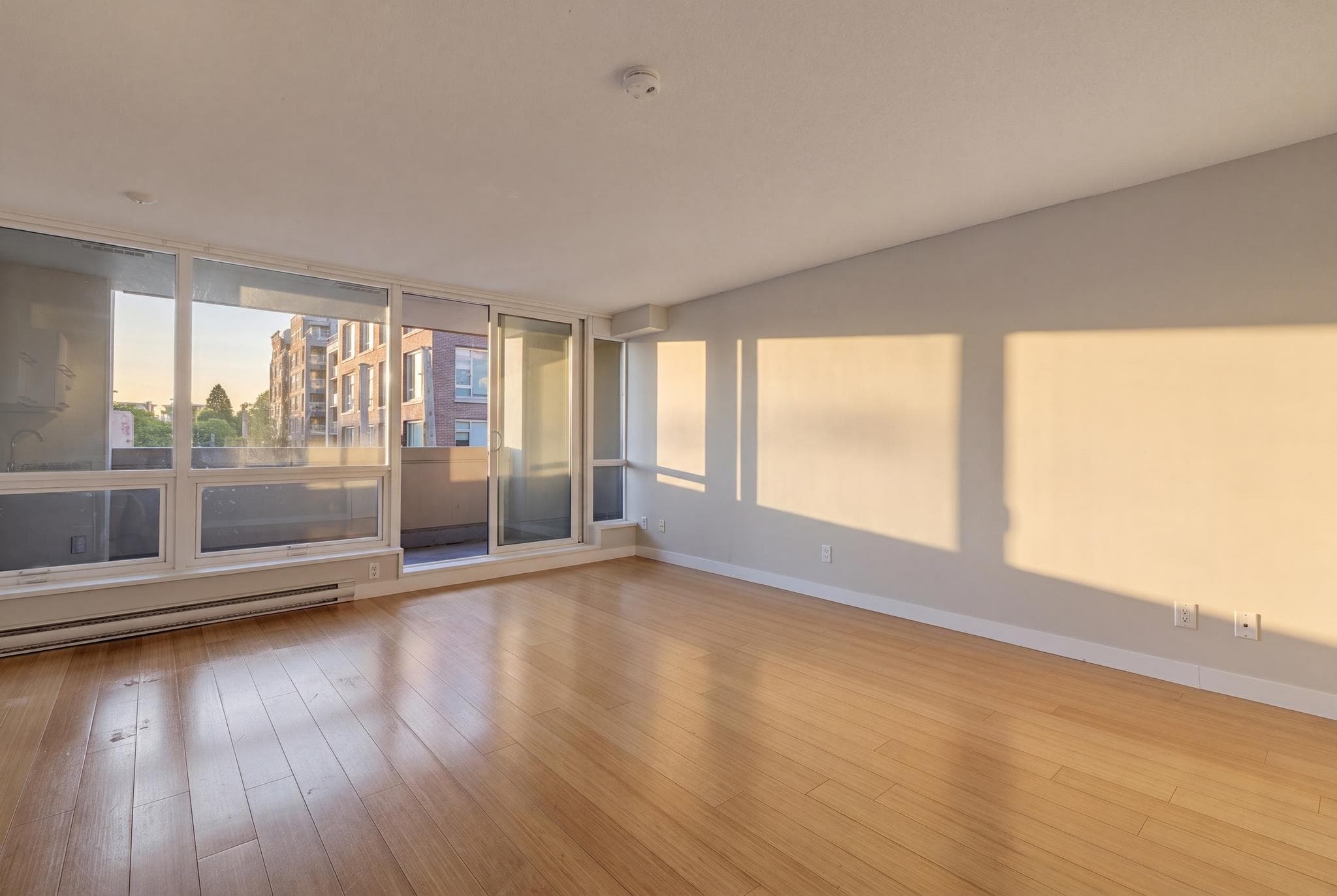 410 - 718 Main Street, Vancouver, V6A 0B1 — photo 2