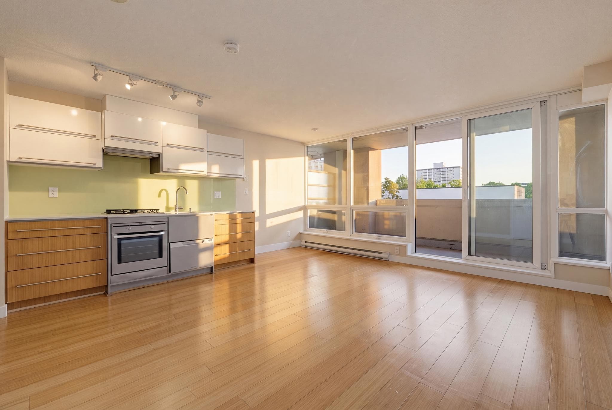410 - 718 Main Street, Vancouver, V6A 0B1 — photo 4