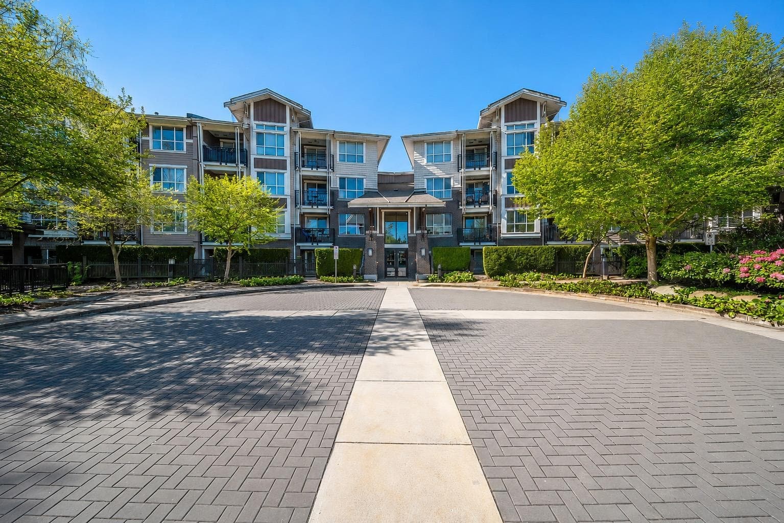 224 - 5788 Sidley Street, Burnaby, V5J 0E4 — photo 1