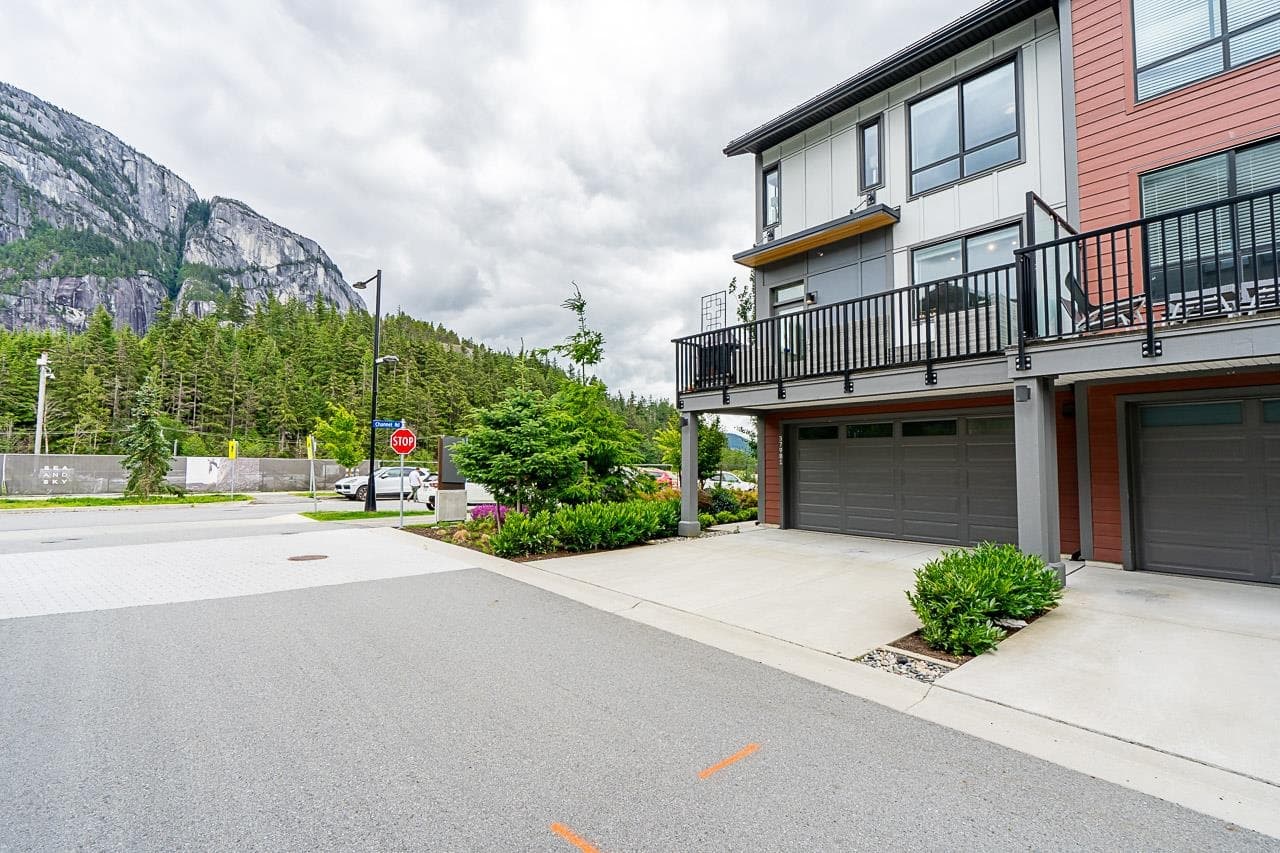 37981 Helm Way, Squamish, V8B 2A1 — photo 2