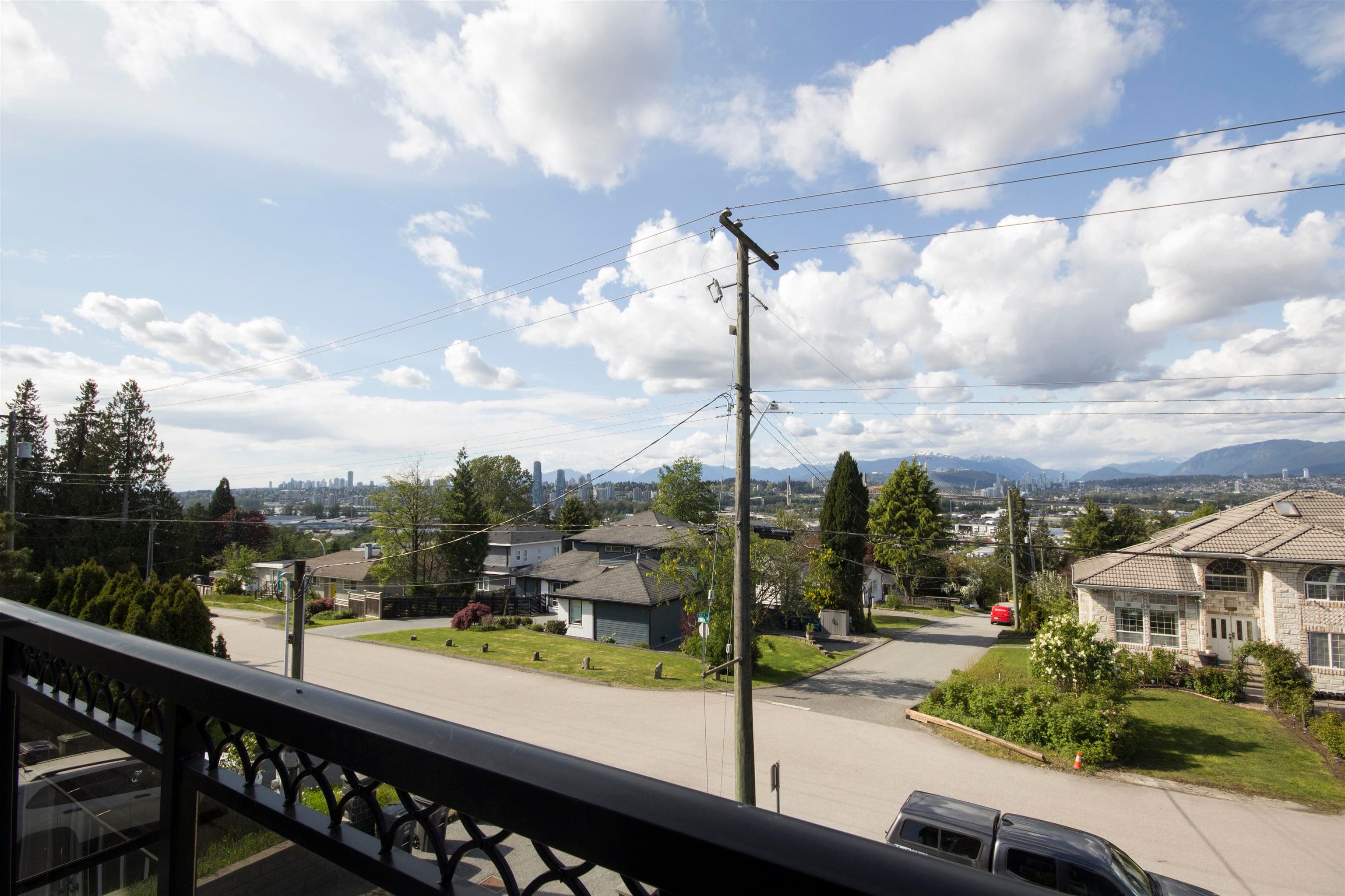 12136 100a Avenue, Surrey, V3V 2Y5 — photo 3