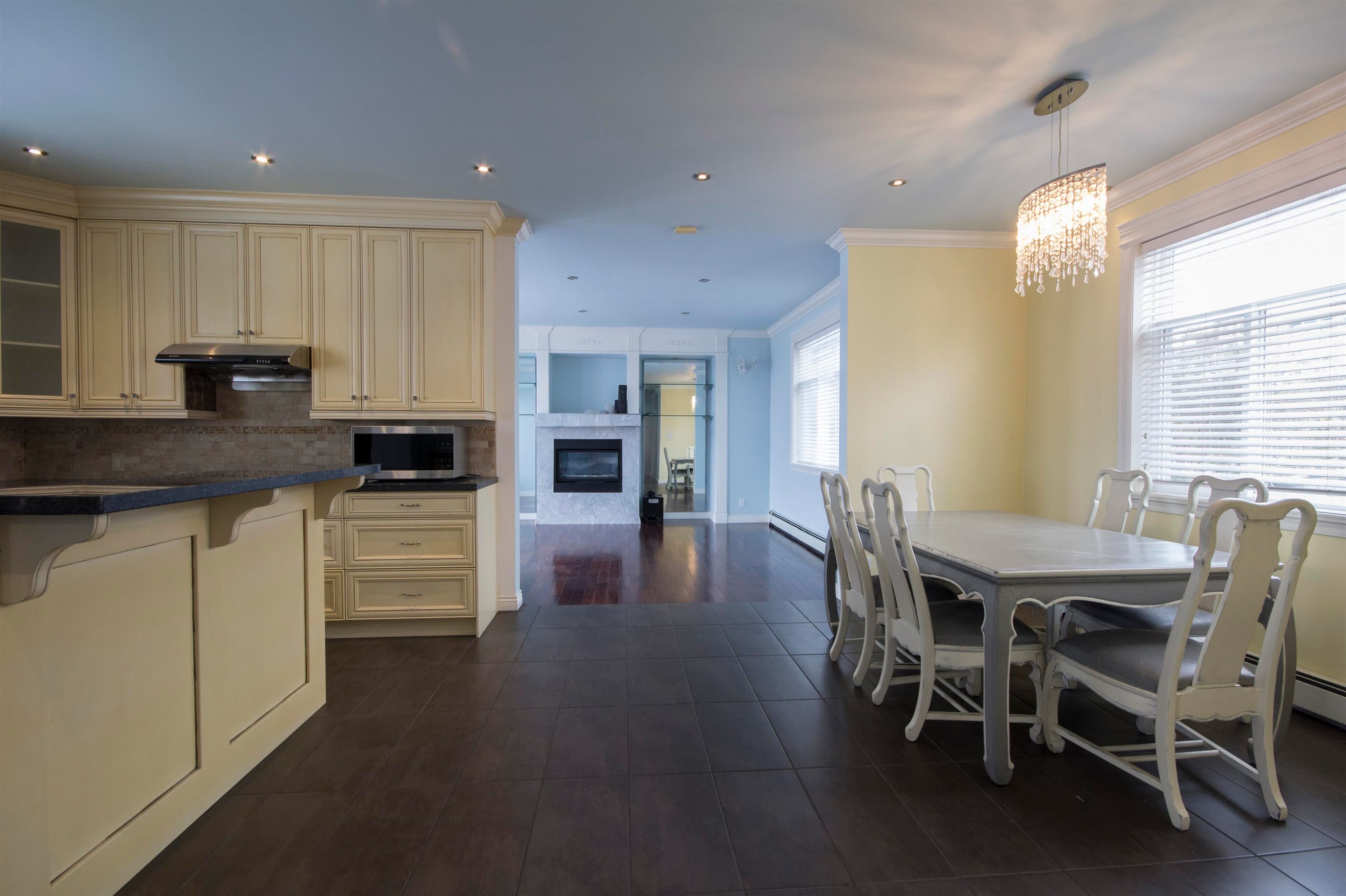 12136 100a Avenue, Surrey, V3V 2Y5 — photo 5