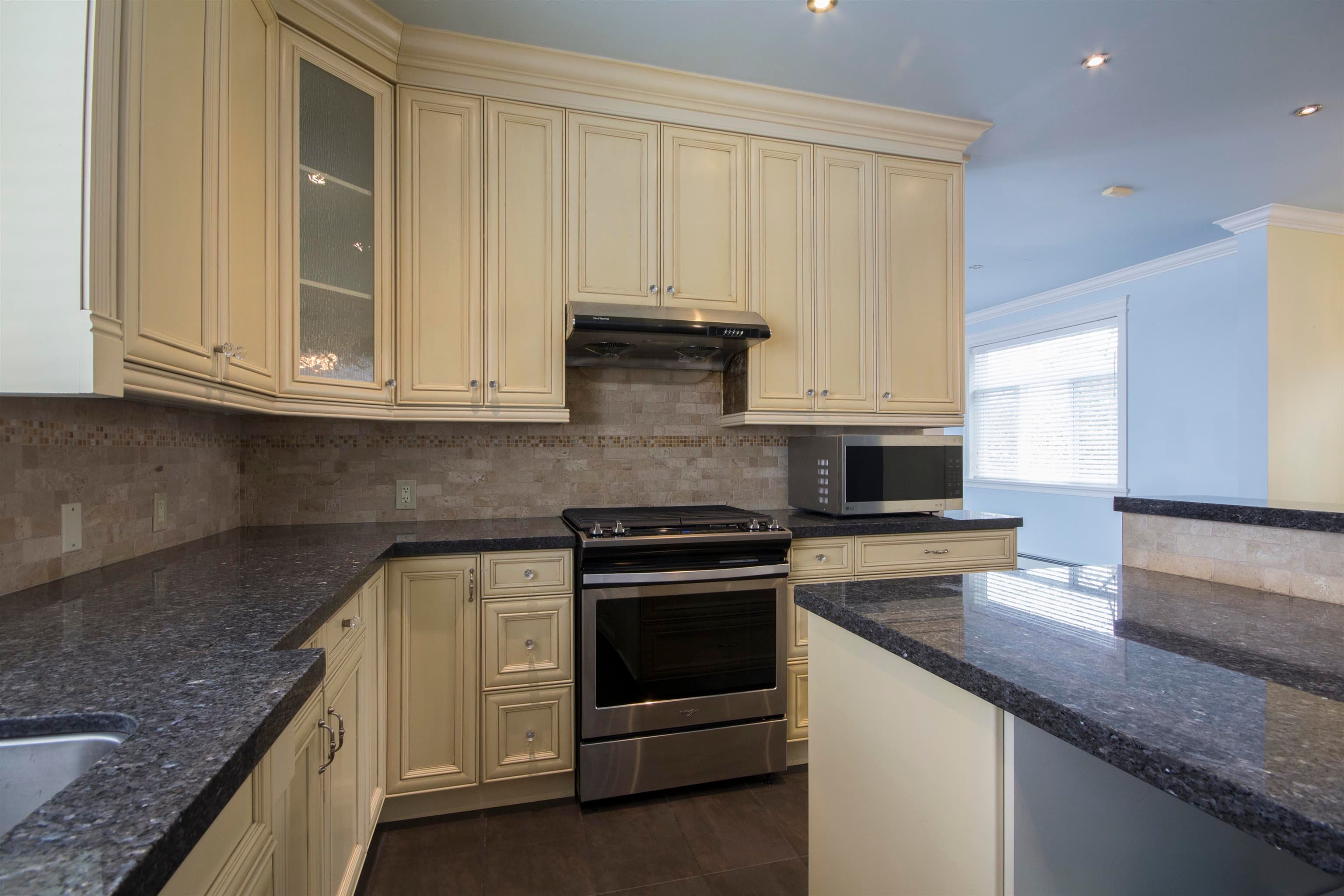 12136 100a Avenue, Surrey, V3V 2Y5 — photo 4