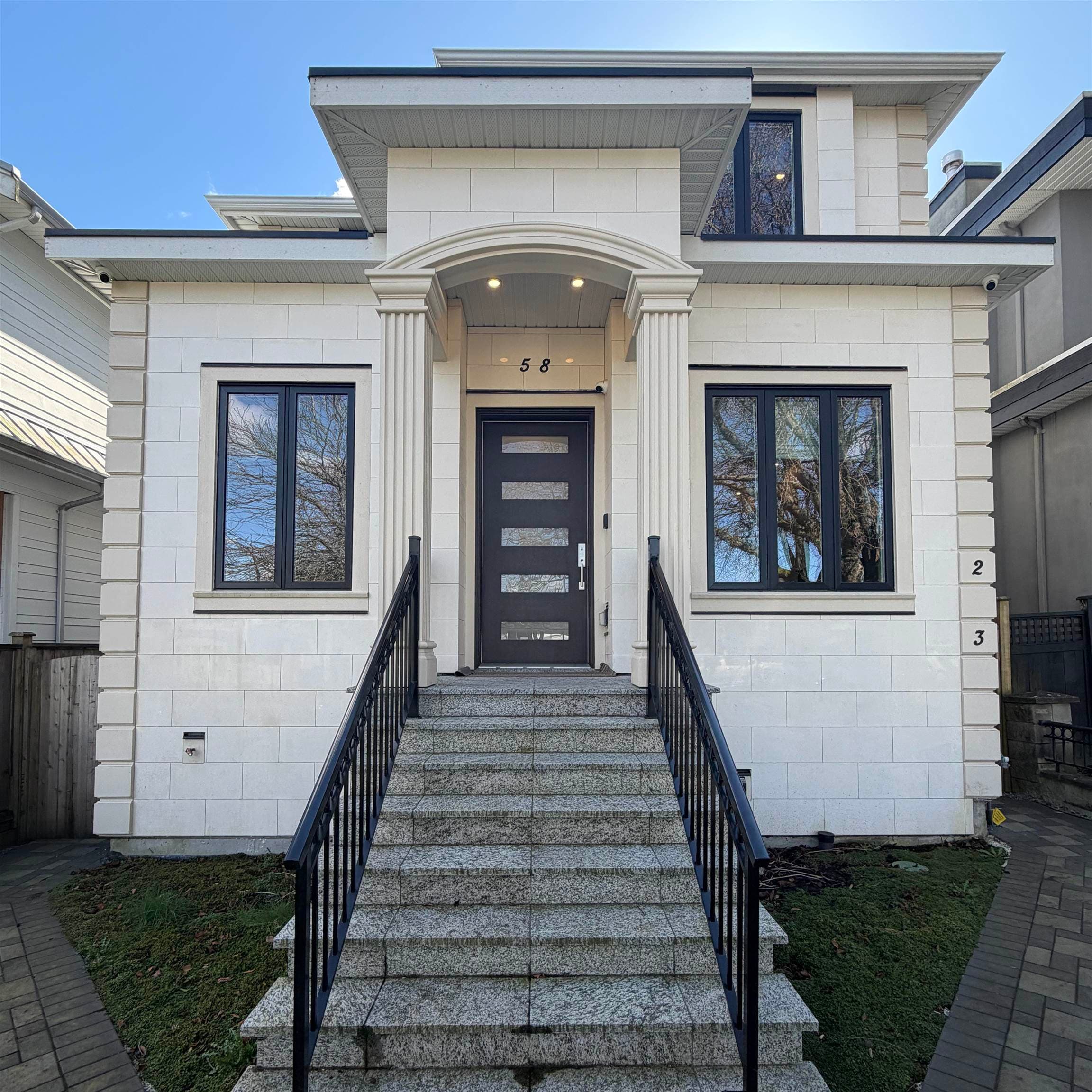 58 E 39th Avenue, Vancouver, V5W 1J7 — photo 1