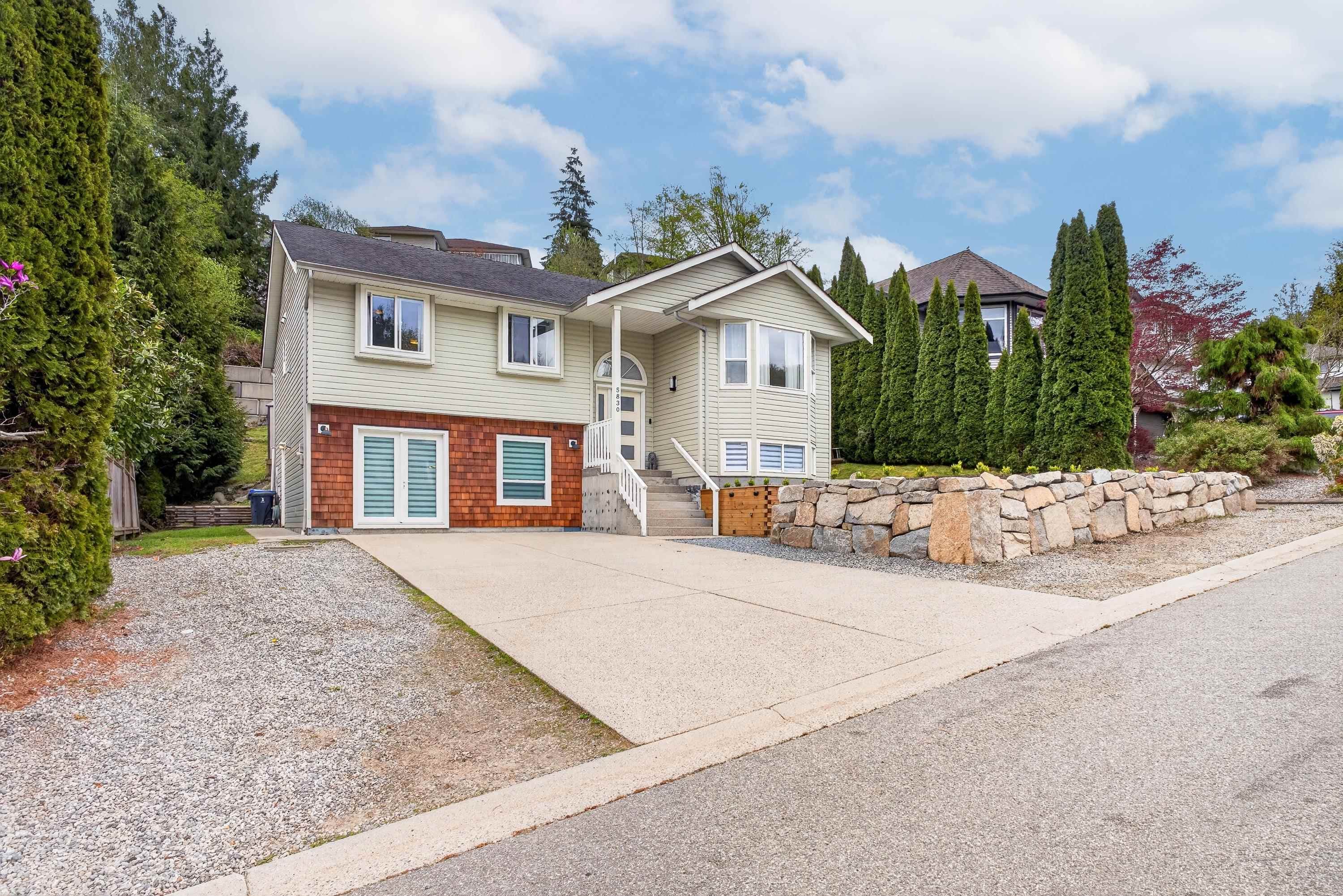 5830 Heron Place, Sechelt, V7Z 0R3 — photo 1