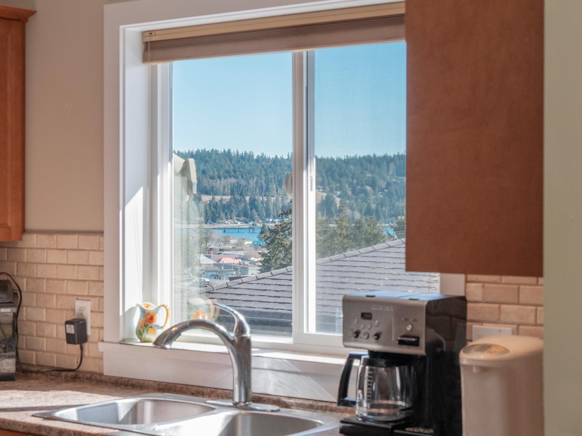 5878 Medusa Street, Sechelt, V0N 3A0 — photo 2