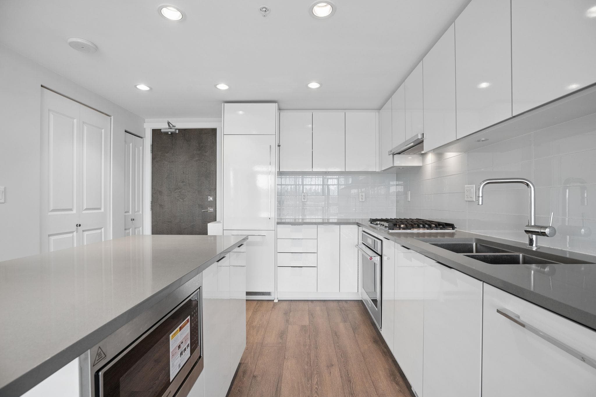 605 - 2388 Madison Avenue, Burnaby, V5C 0K8 — photo 3