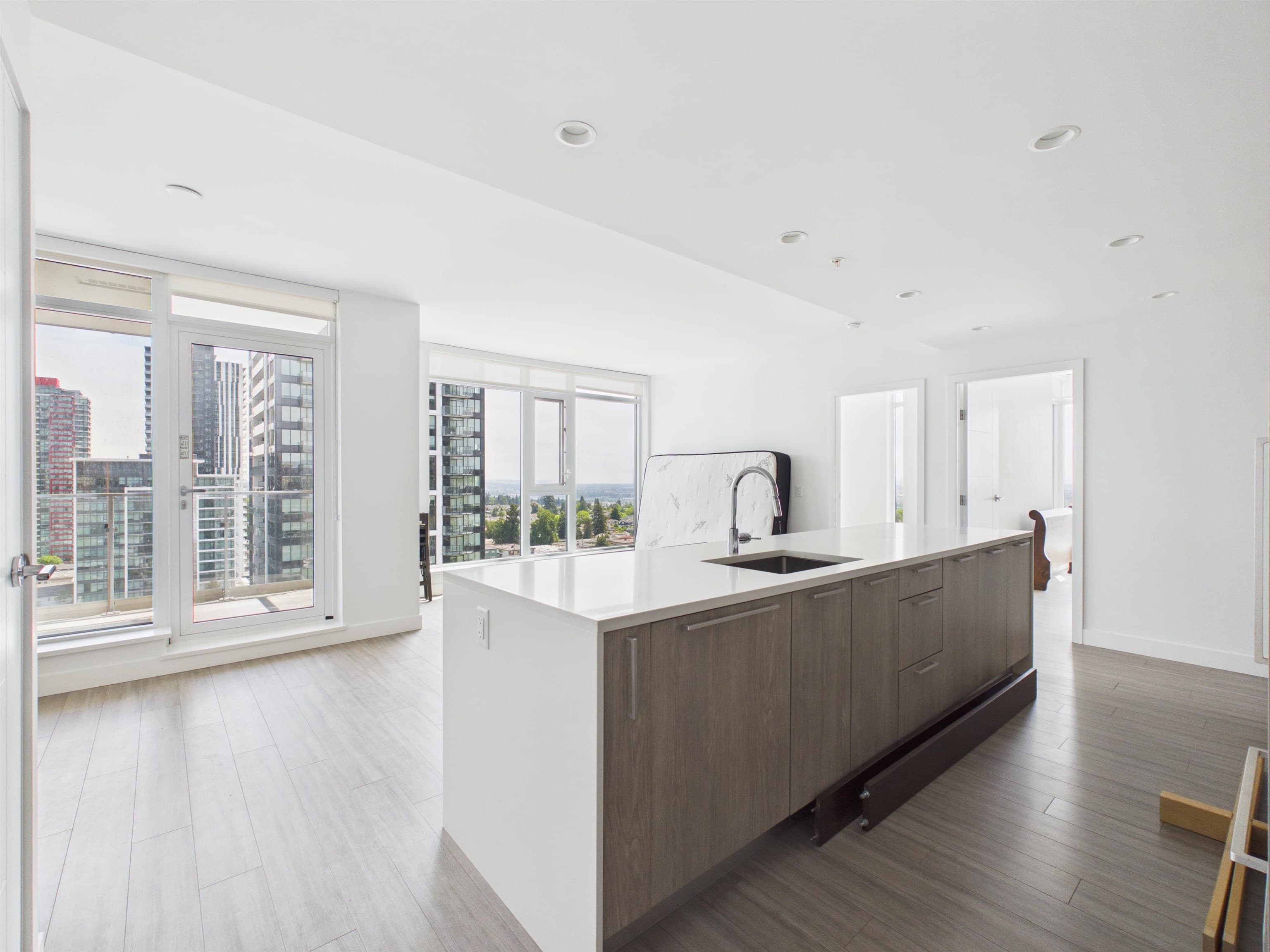1601 - 6398 Silver Avenue, Burnaby, V5H 0K7 — photo 4