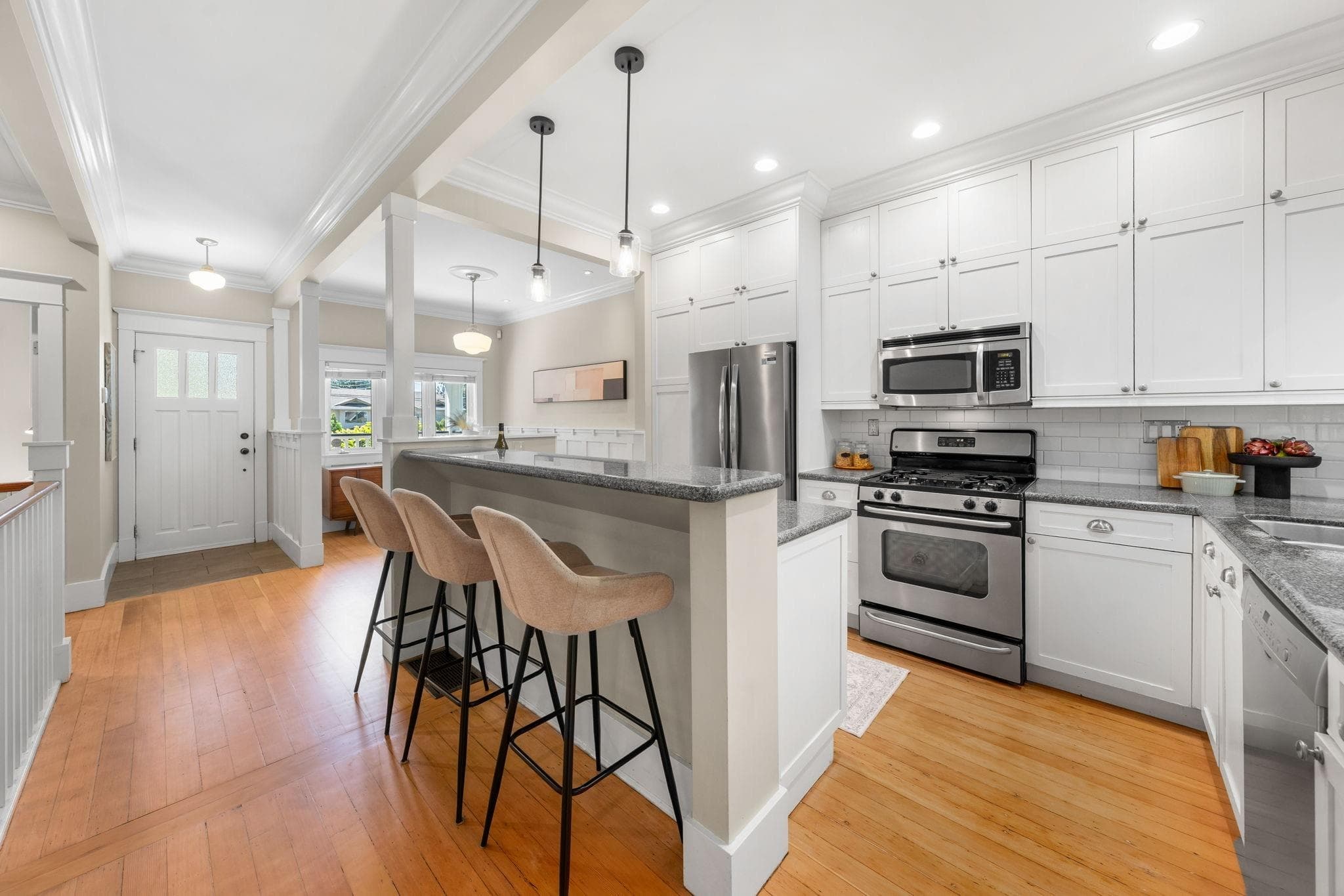 396 E Keith Road, North Vancouver, V7L 1V7 — photo 4