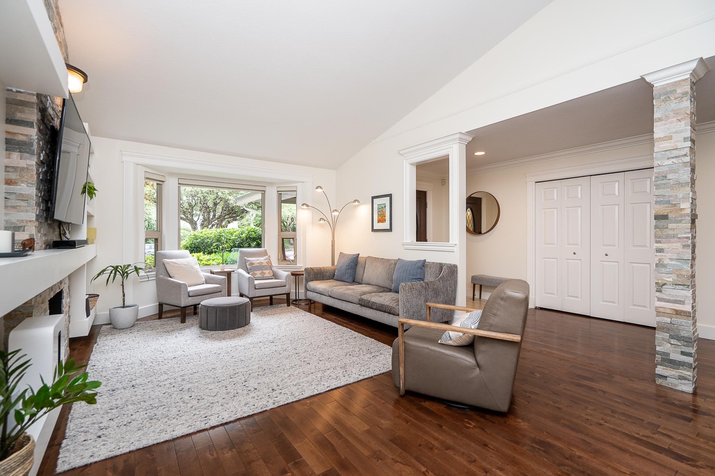 2436 Leclair Drive, Coquitlam, V3K 6G7 — photo 4